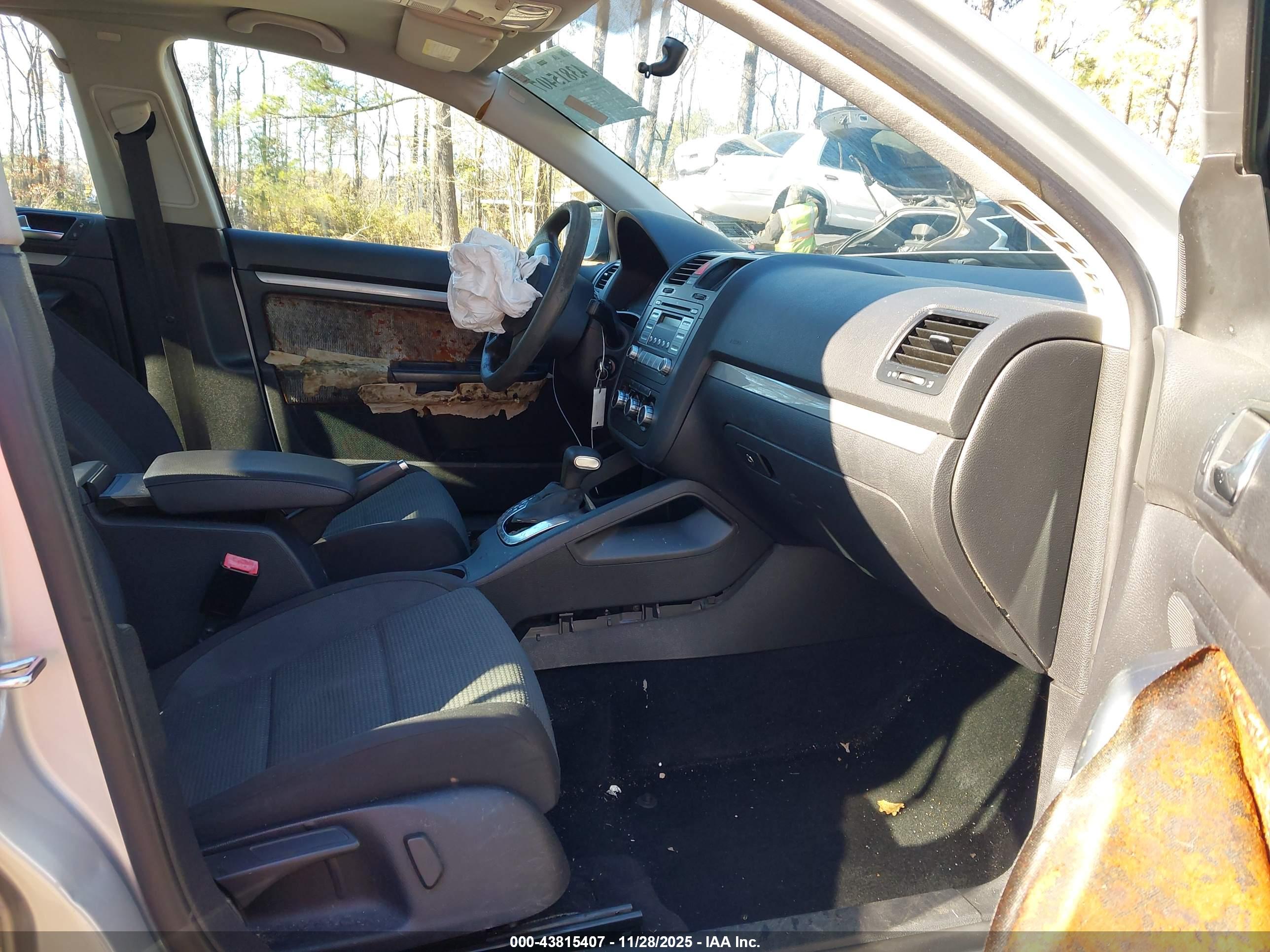 VOLKSWAGEN JETTA image 5