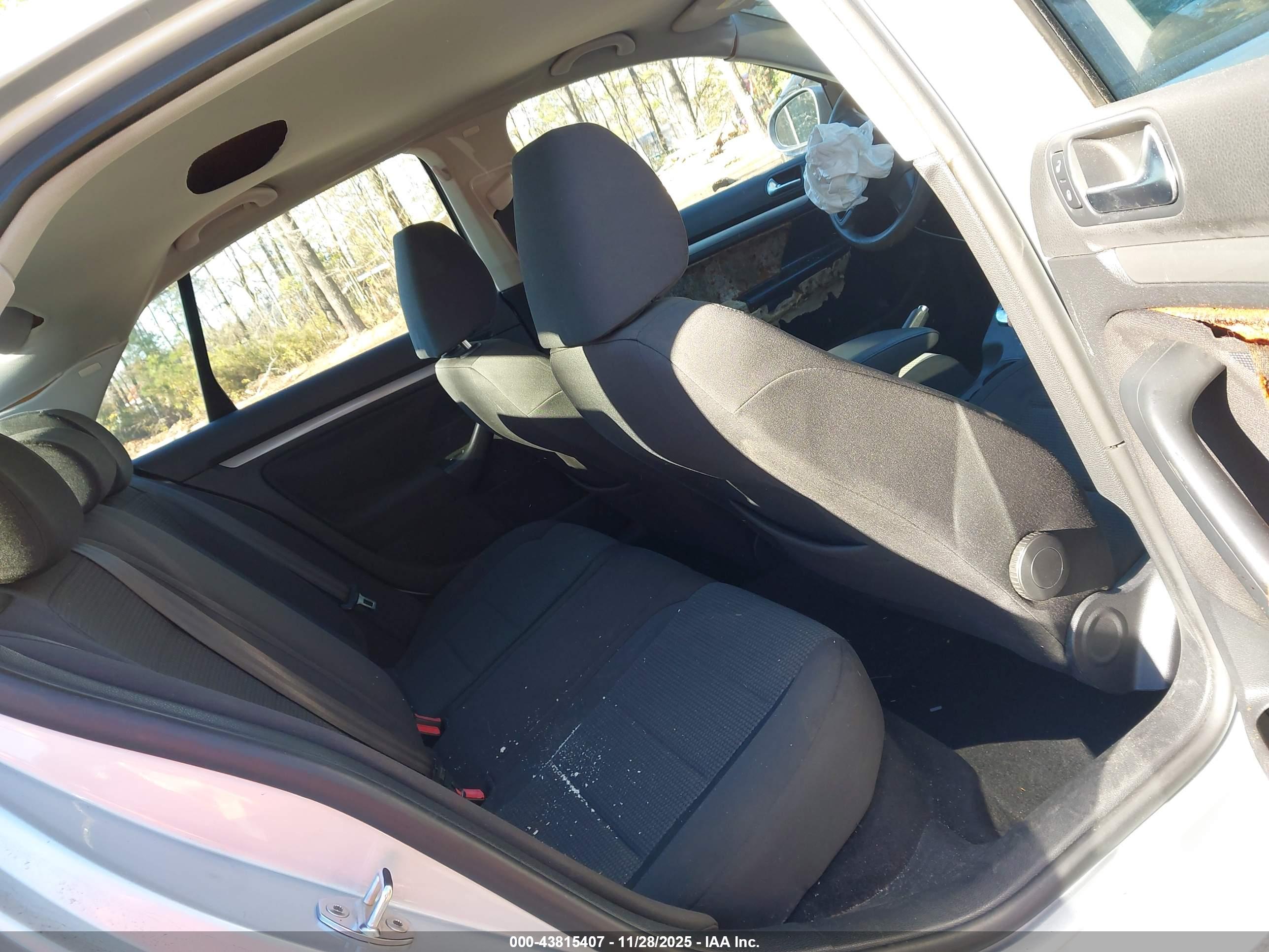 VOLKSWAGEN JETTA image 8