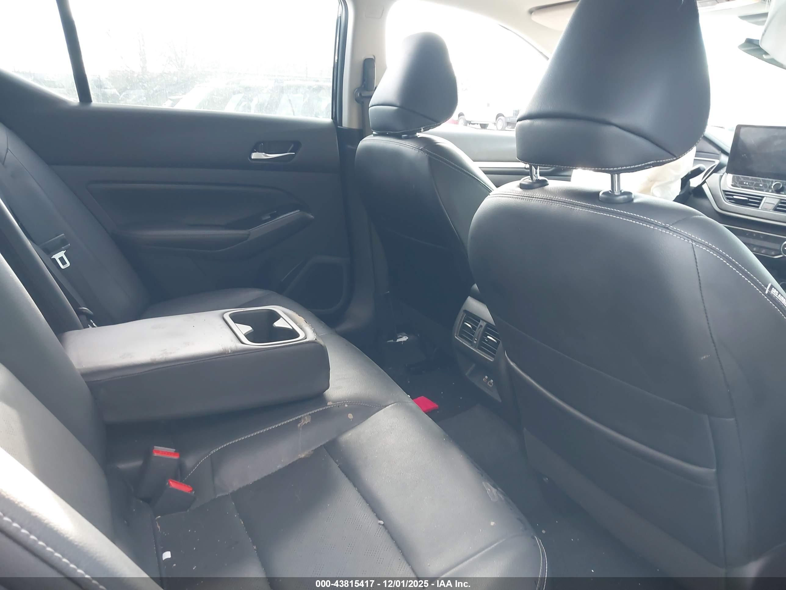 NISSAN ALTIMA image 8