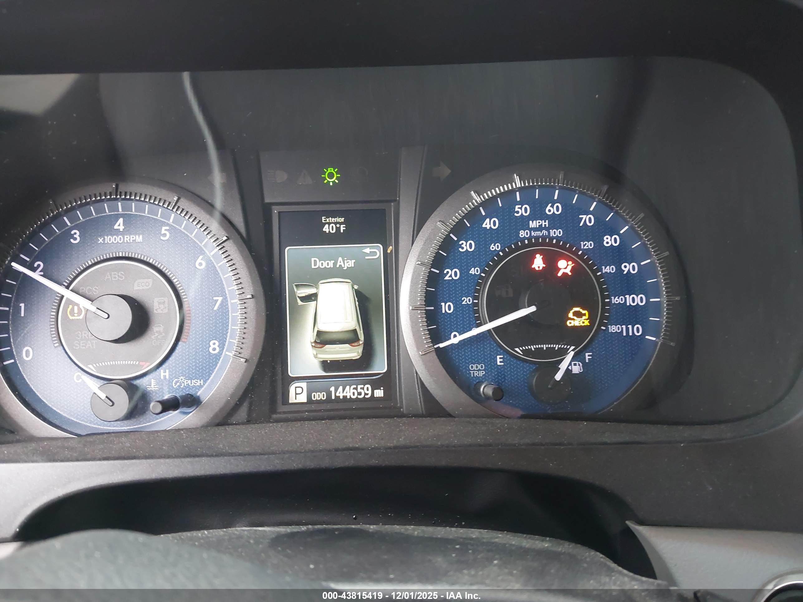 TOYOTA SIENNA image 7