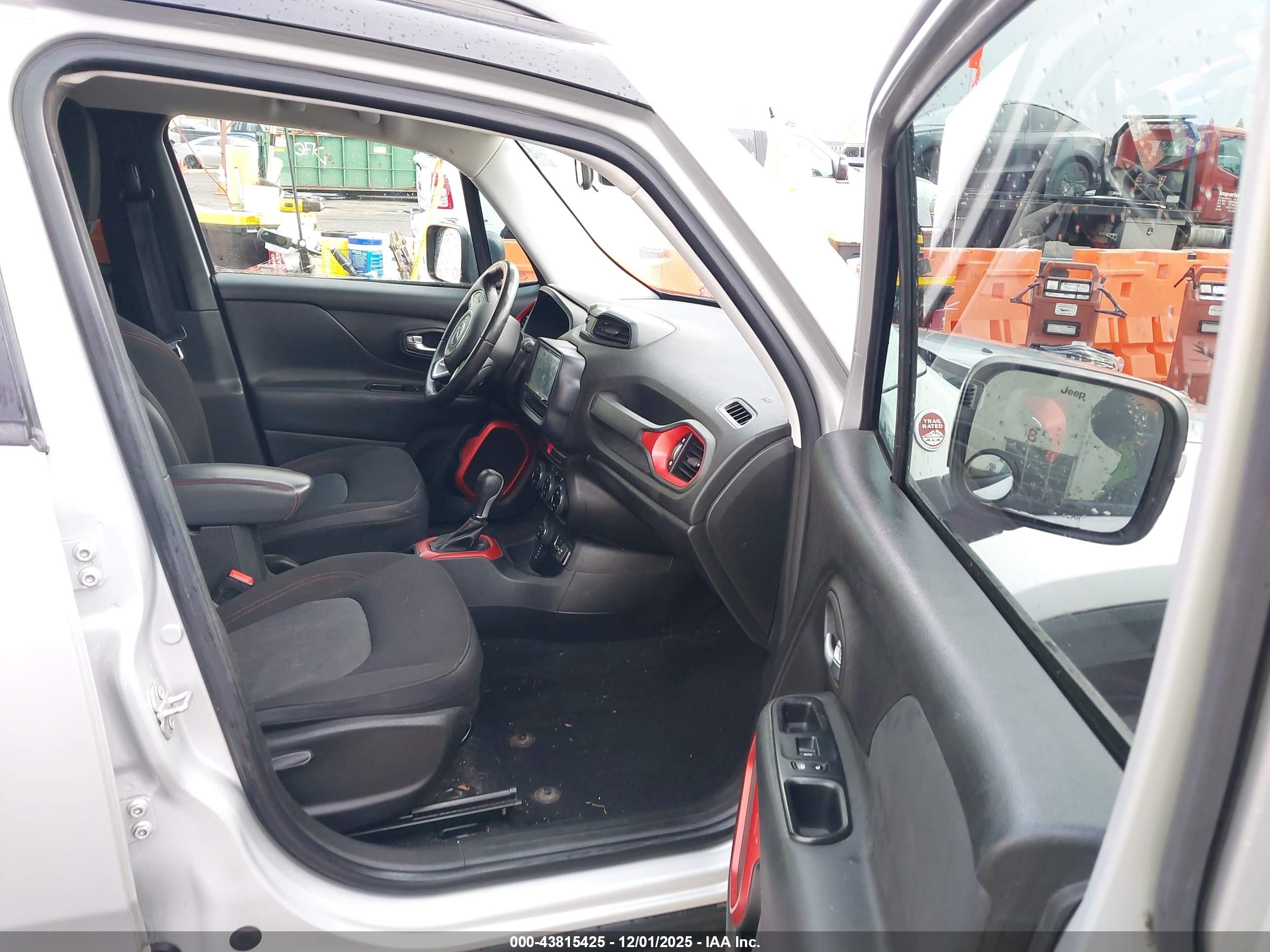 JEEP RENEGADE image 5