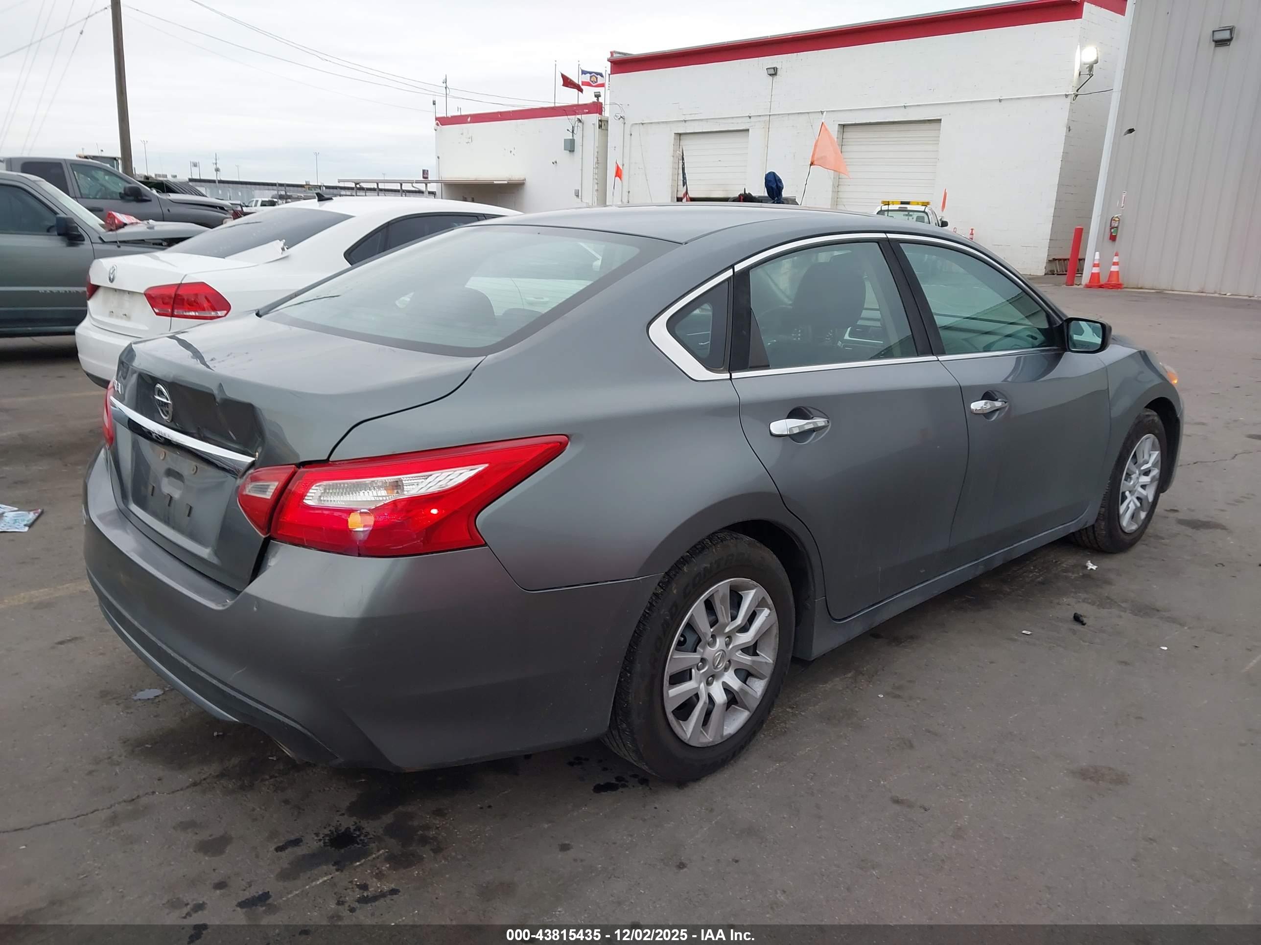 NISSAN ALTIMA image 4