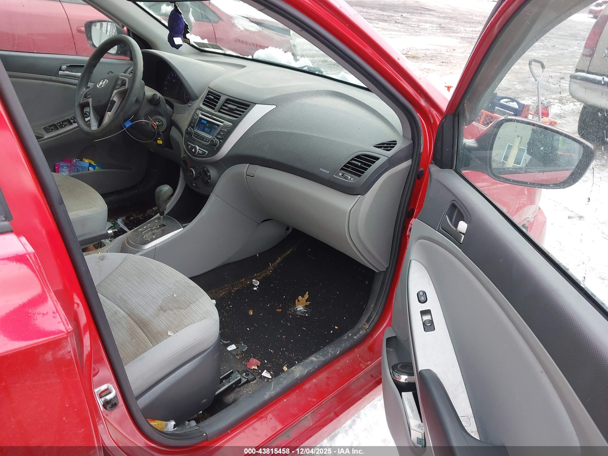 HYUNDAI ACCENT image 5