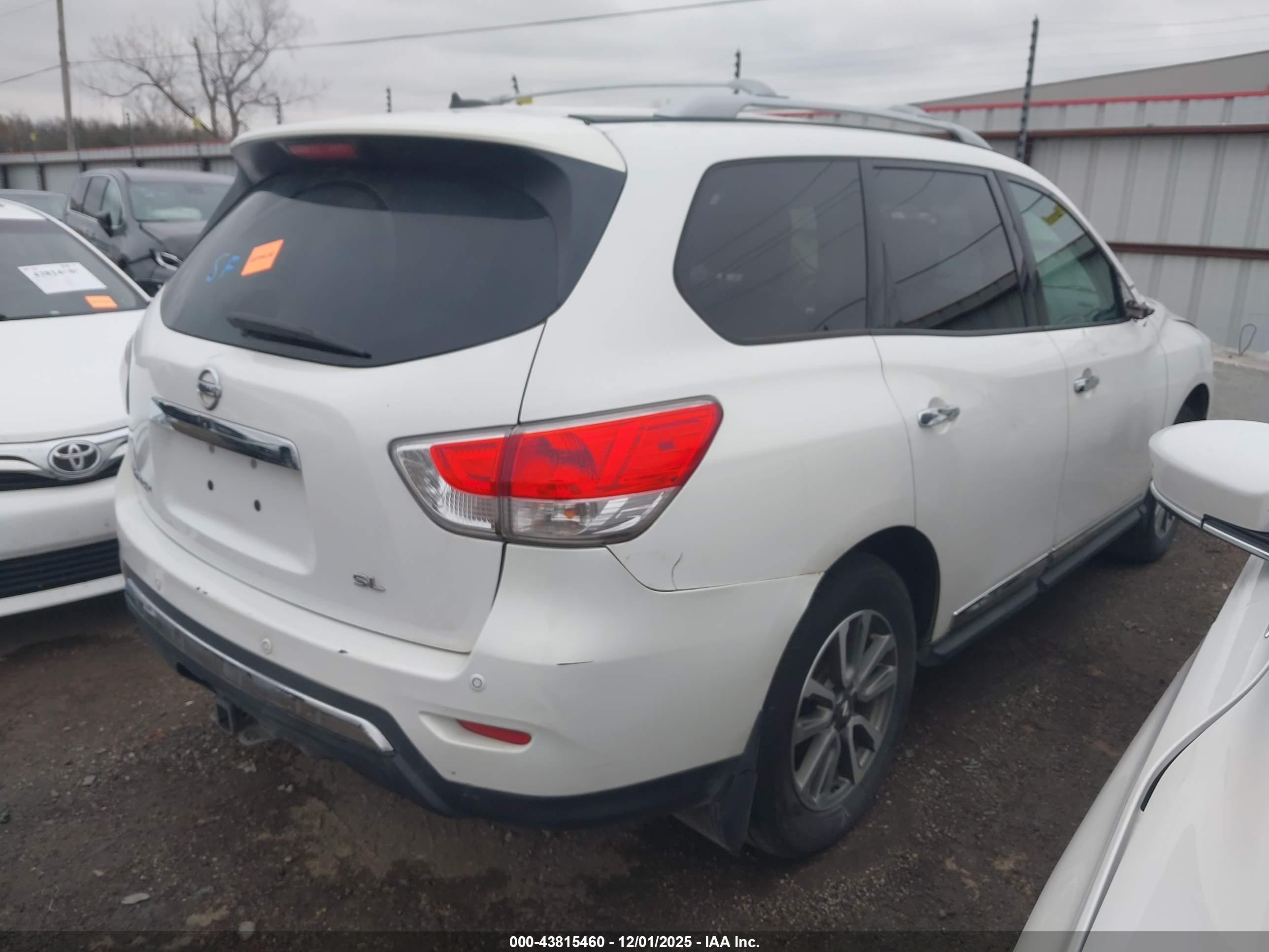 NISSAN PATHFINDER image 4