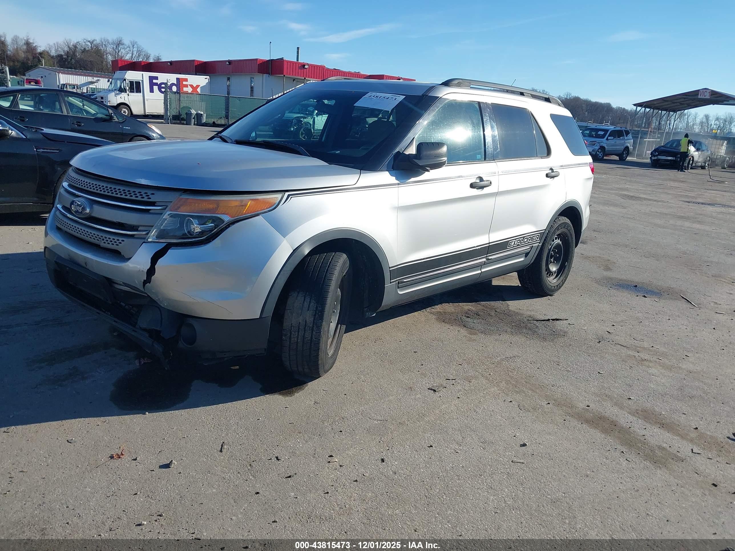 FORD EXPLORER image 2