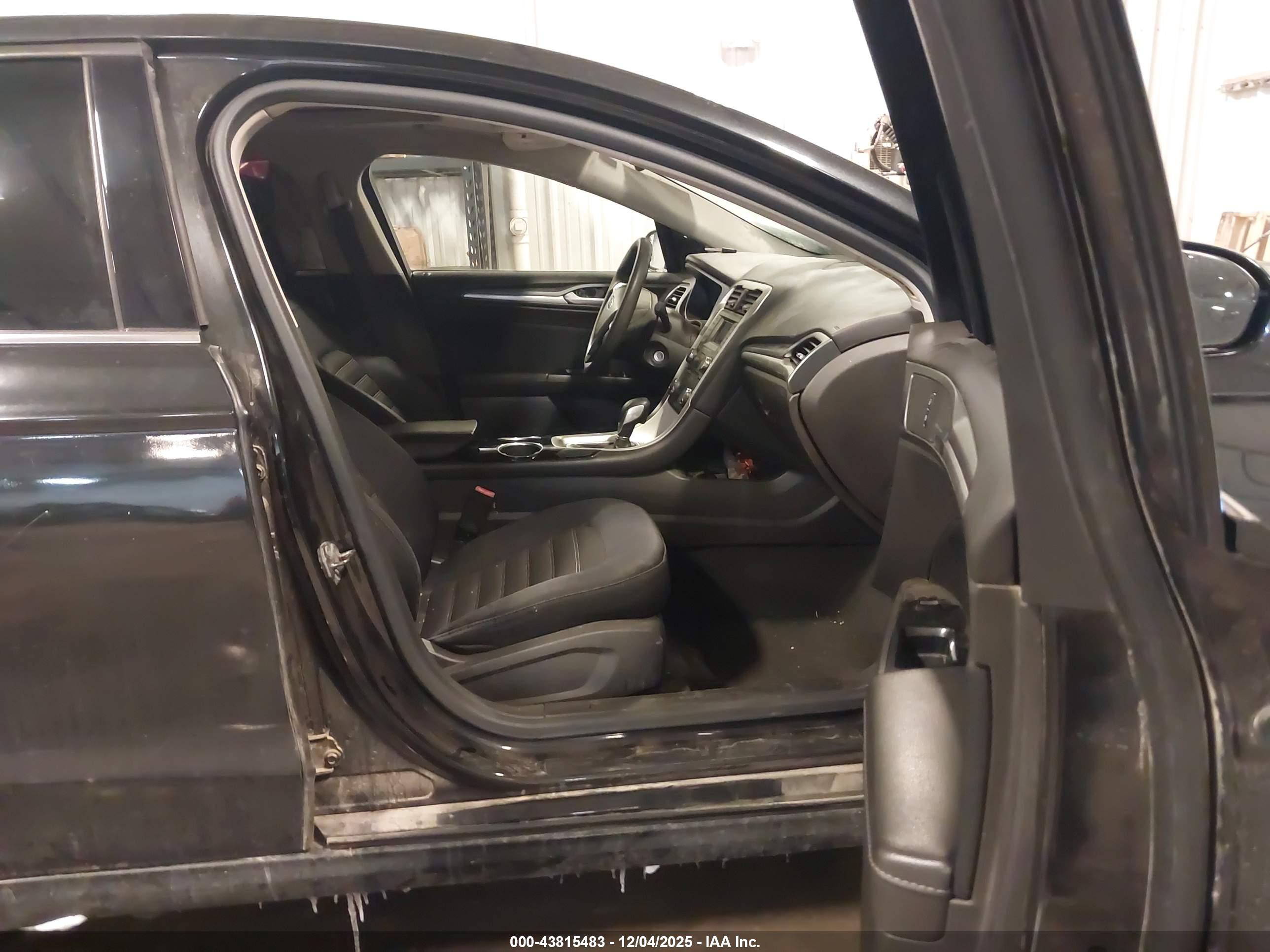 FORD FUSION image 5