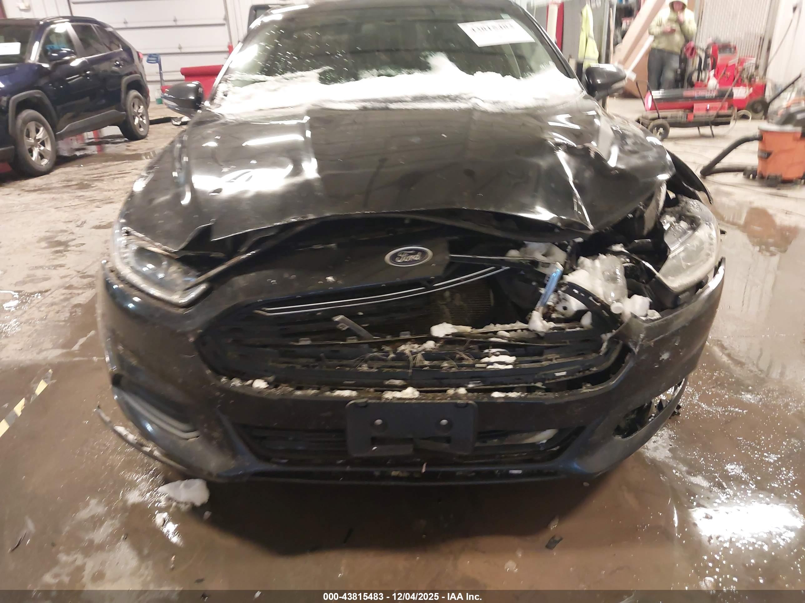 FORD FUSION image 6