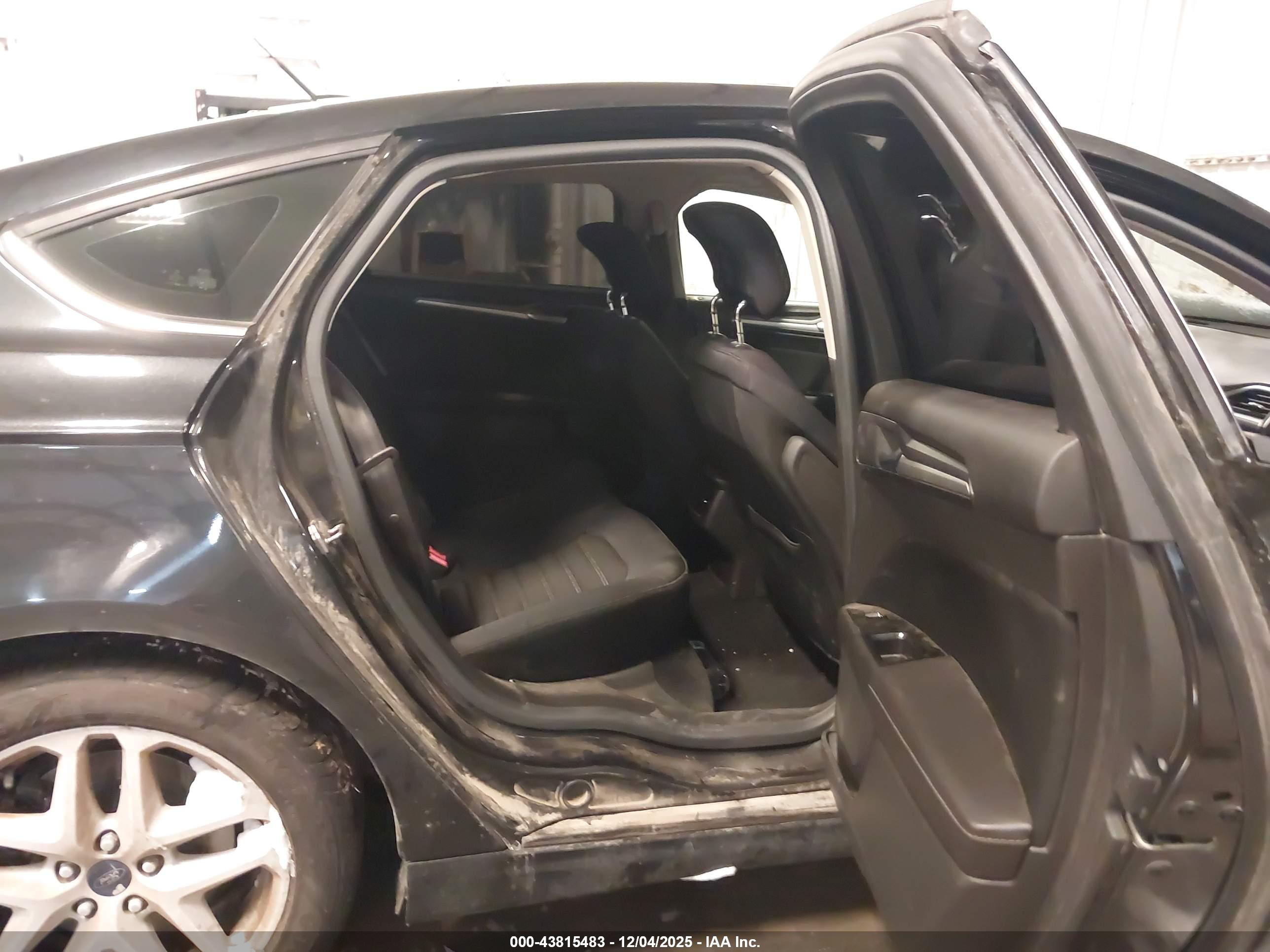 FORD FUSION image 8