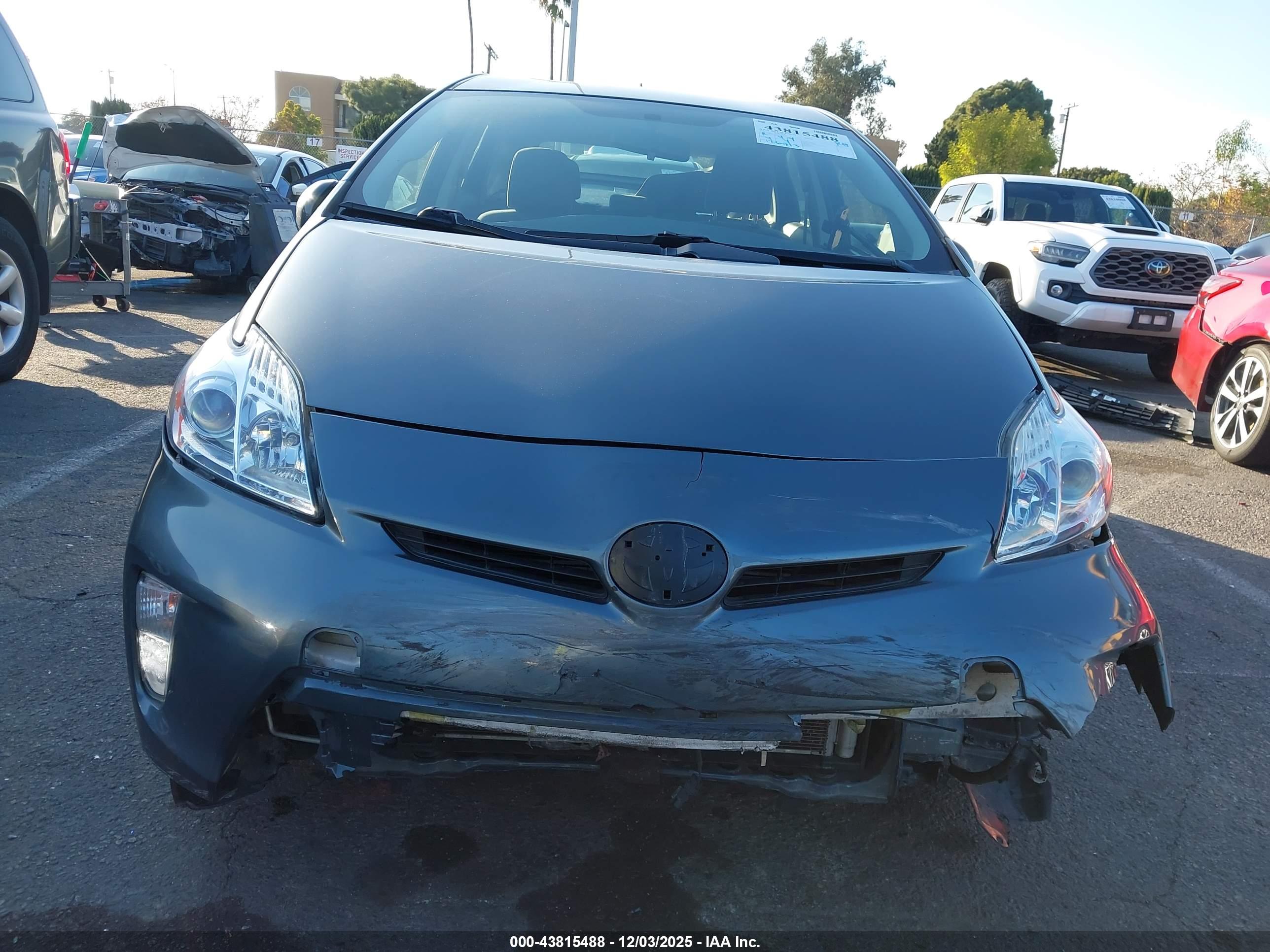 TOYOTA PRIUS image 6