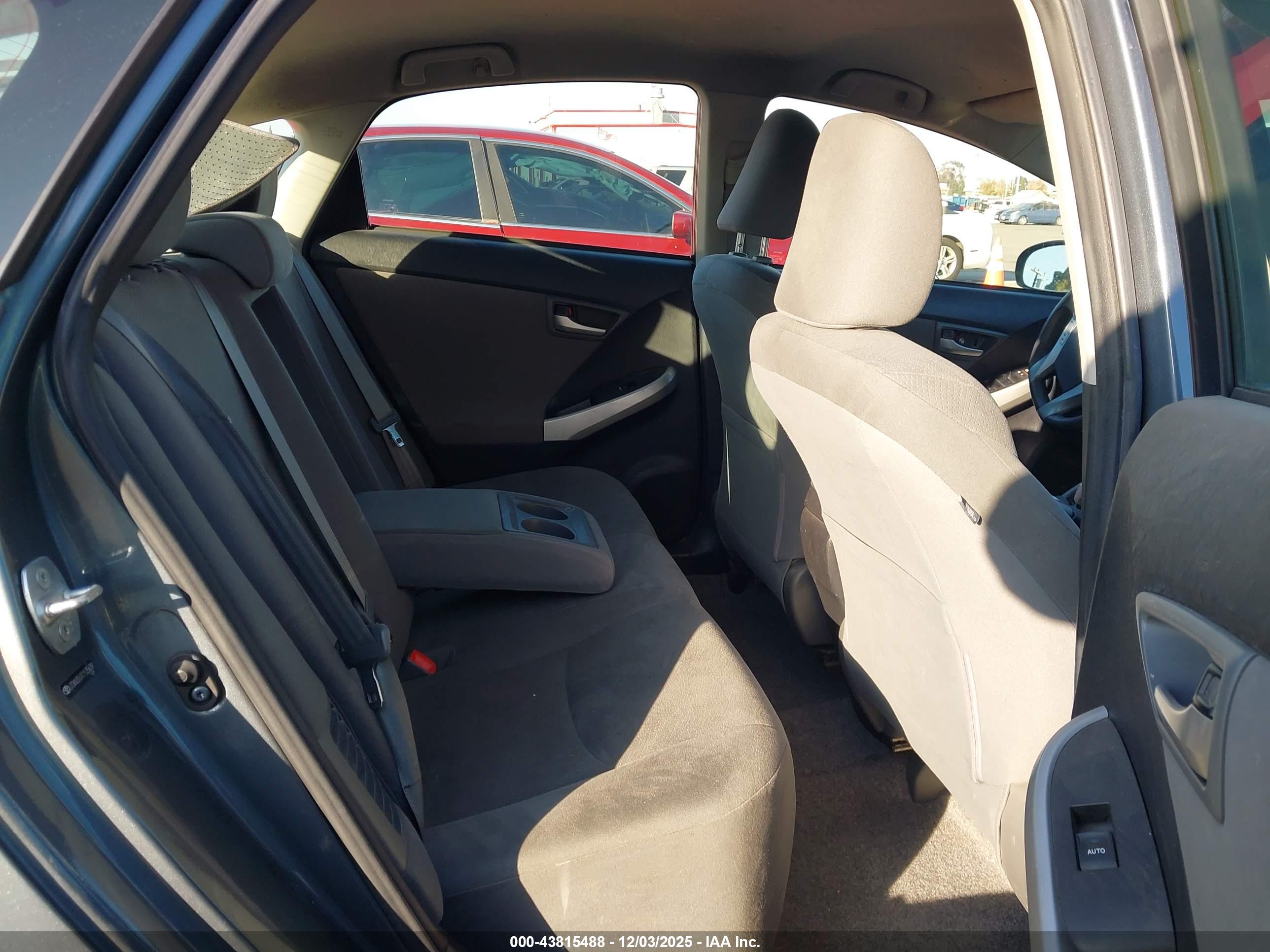 TOYOTA PRIUS image 8