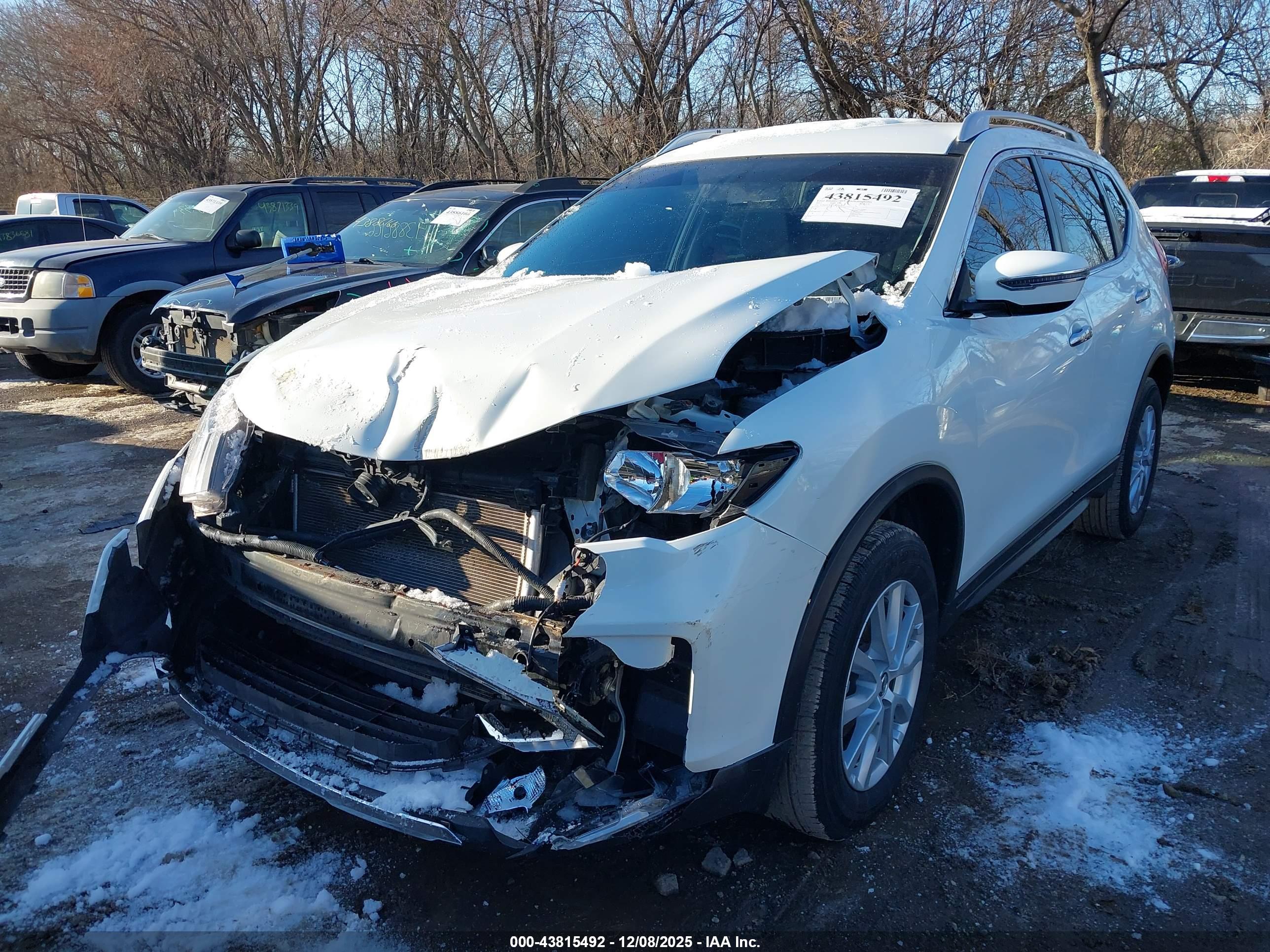 NISSAN ROGUE image 2