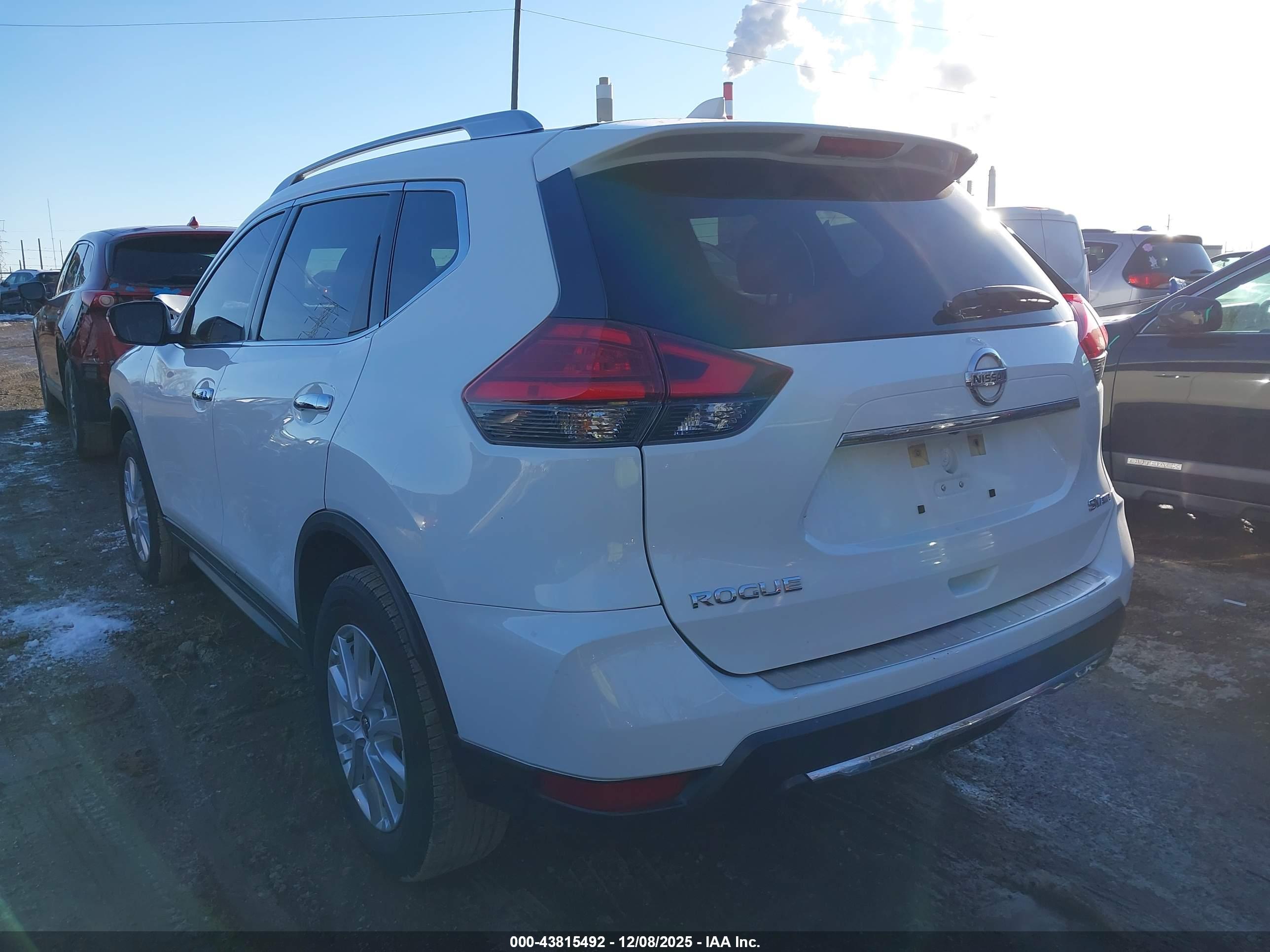 NISSAN ROGUE image 3