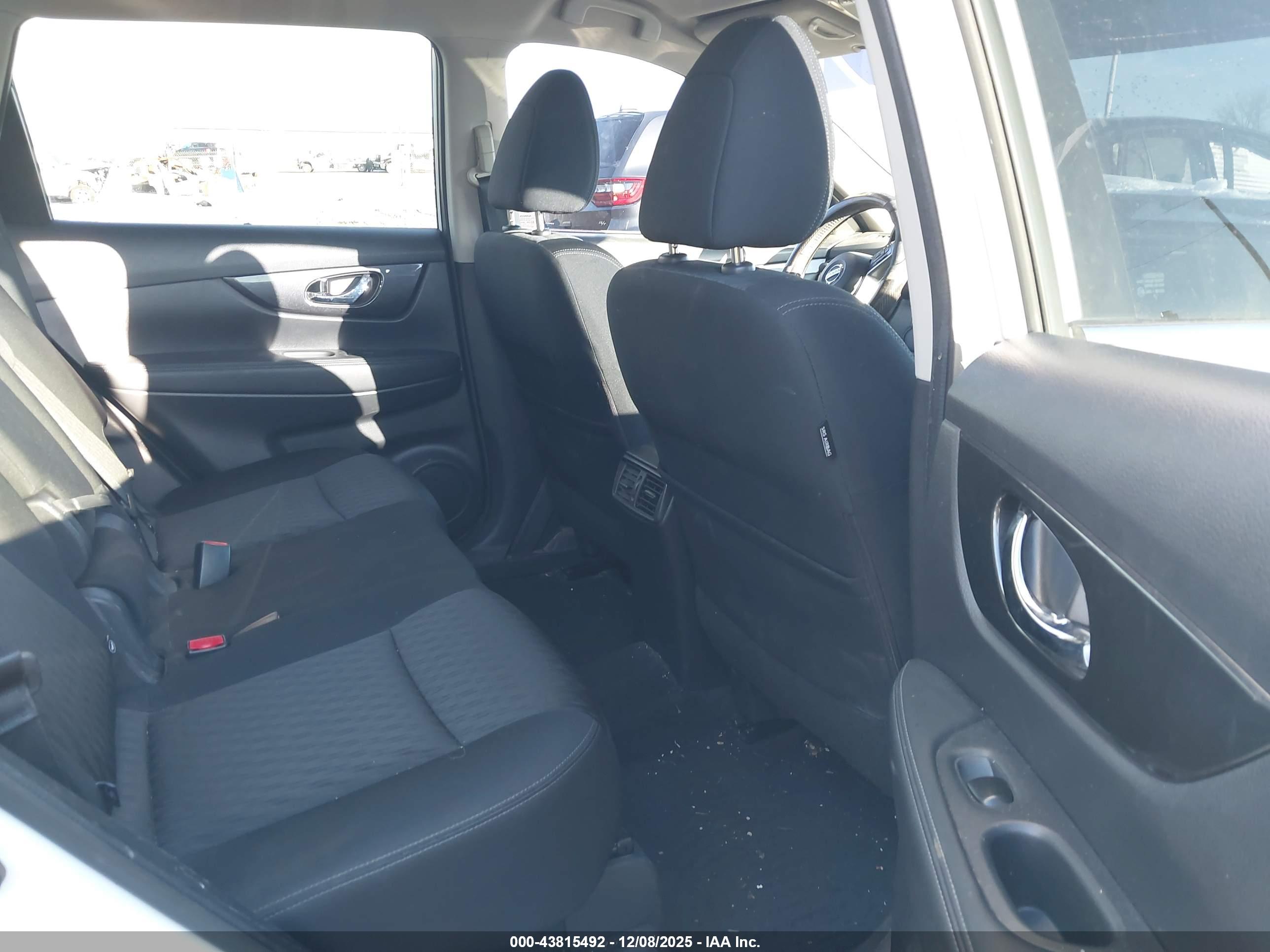 NISSAN ROGUE image 8