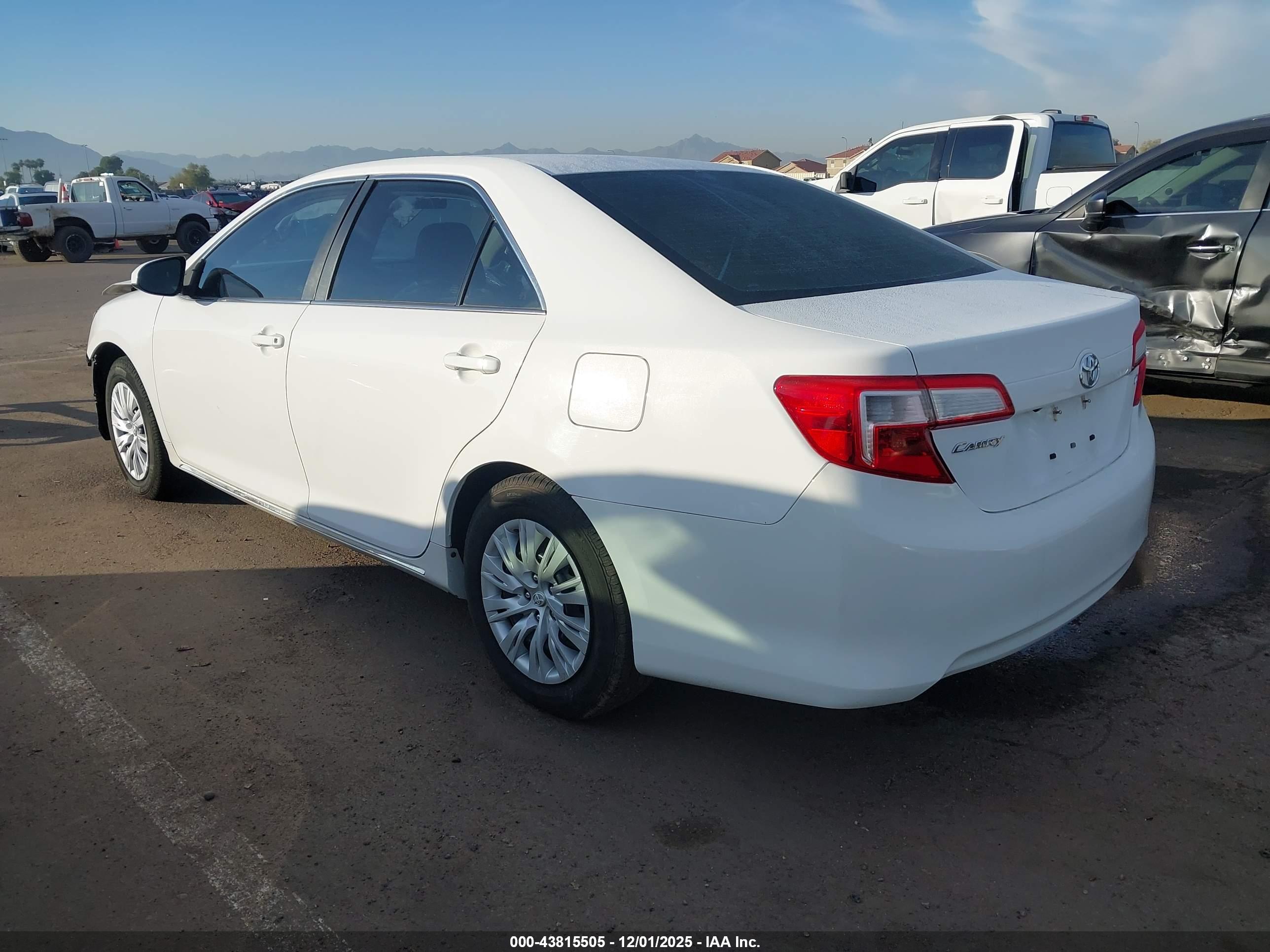TOYOTA CAMRY image 3