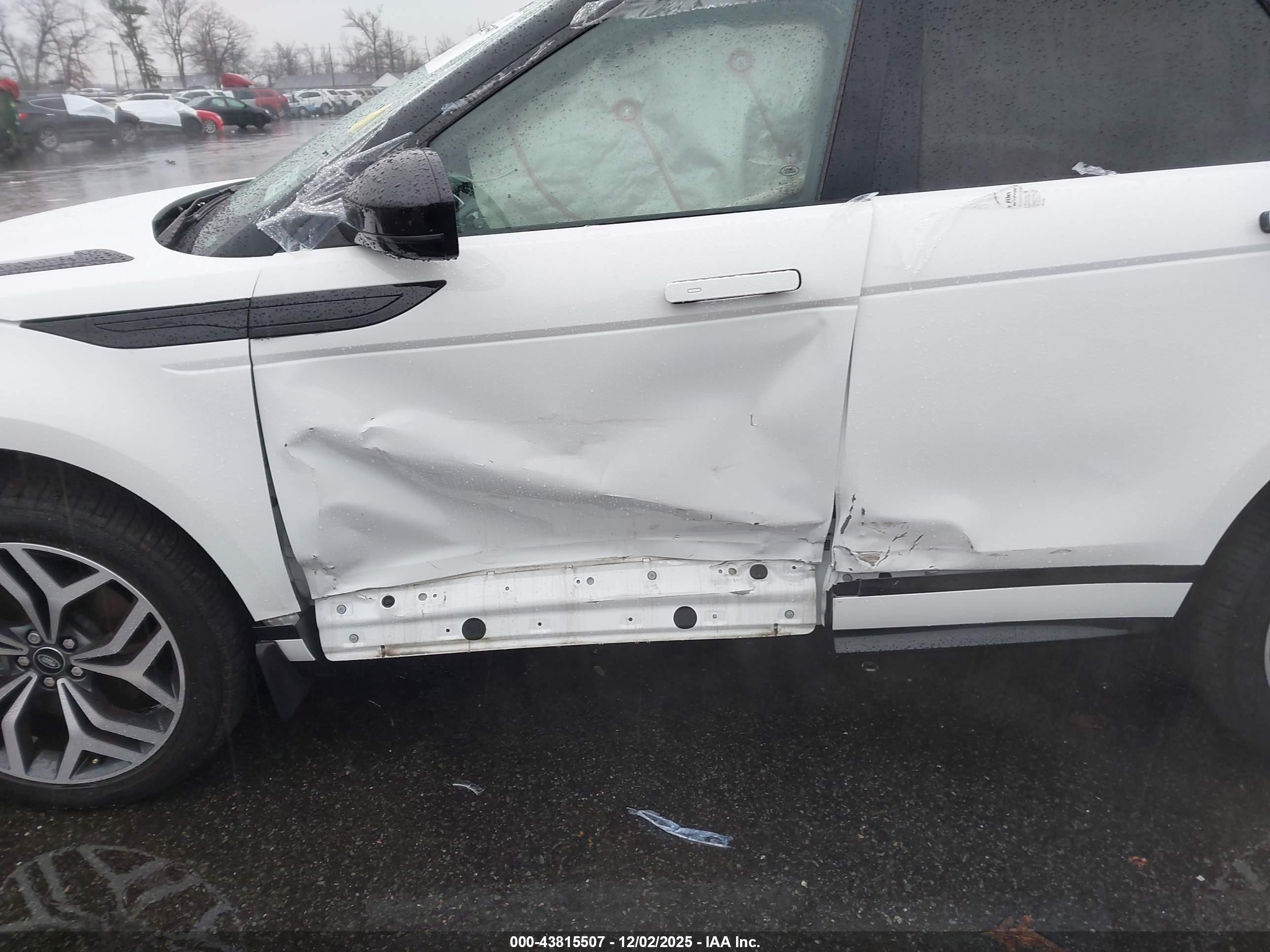 LAND ROVER image 6