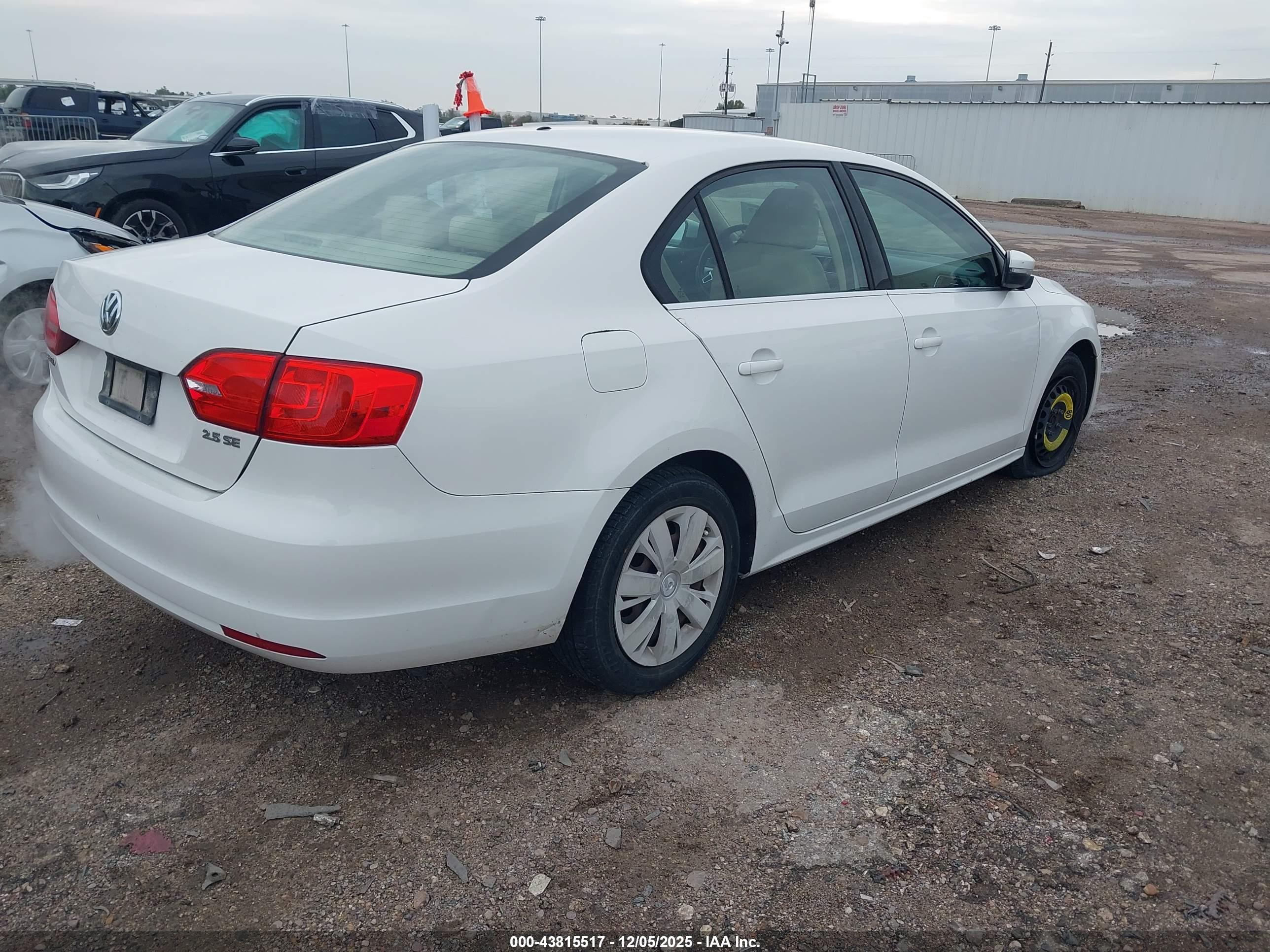 VOLKSWAGEN JETTA image 4