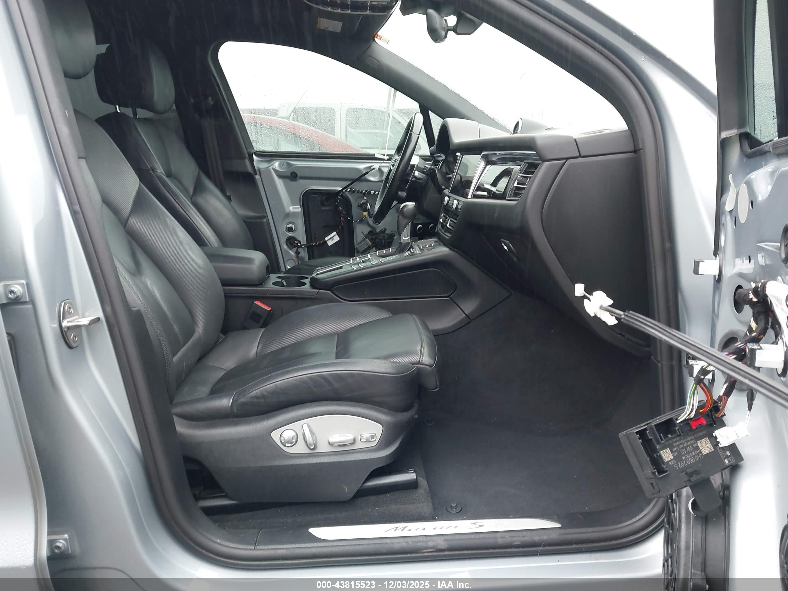 PORSCHE MACAN image 5