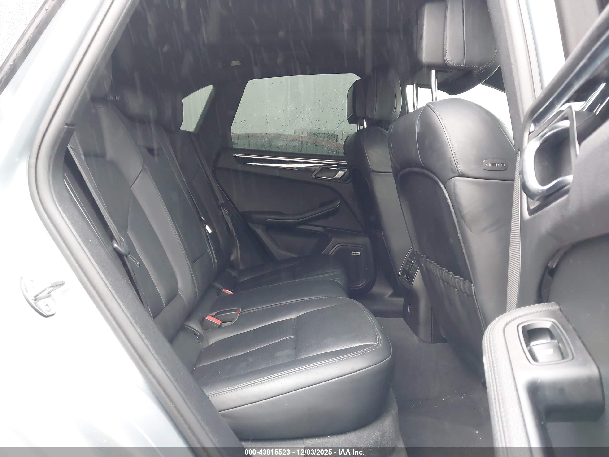 PORSCHE MACAN image 8