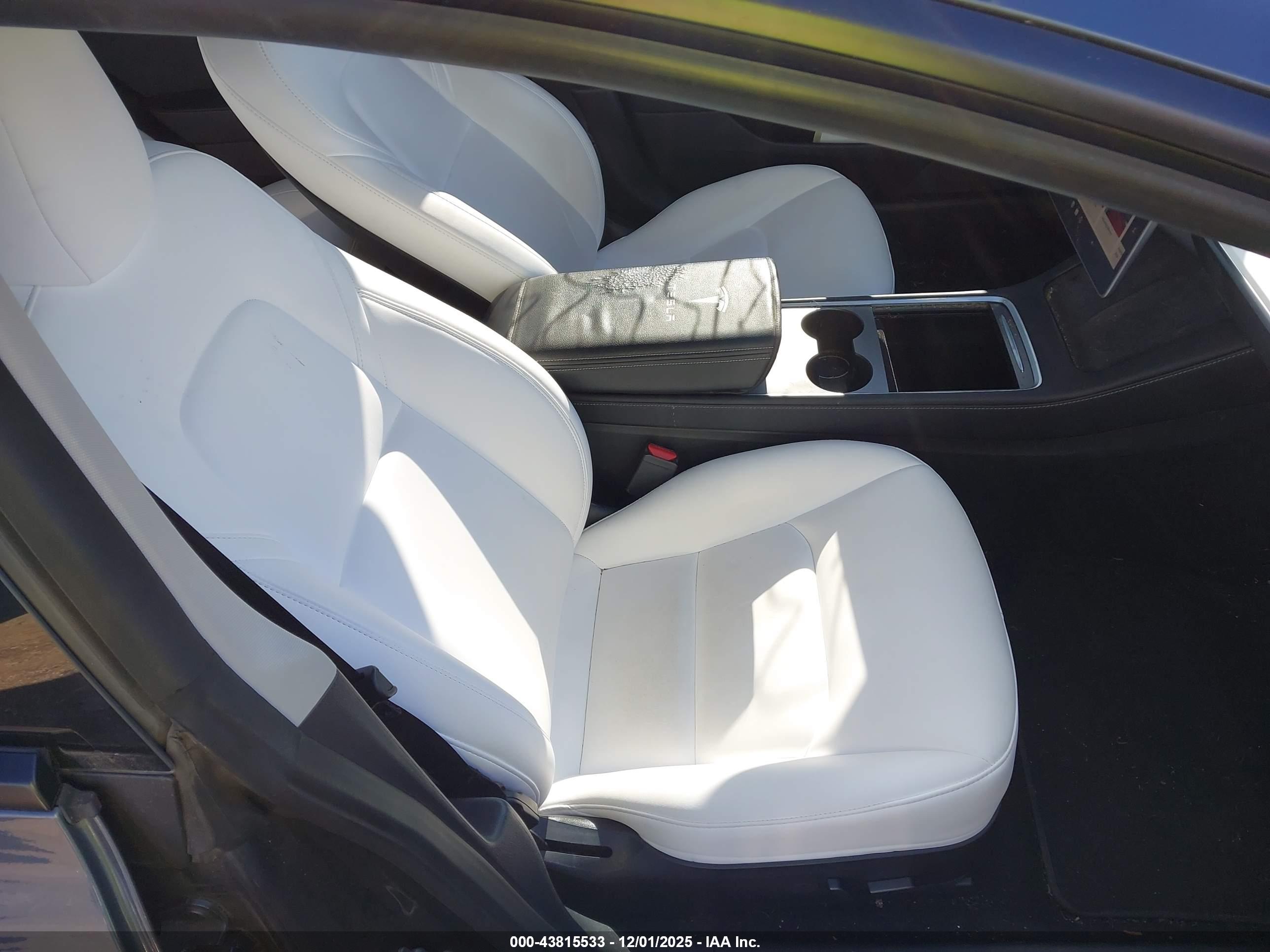 TESLA MODEL image 5