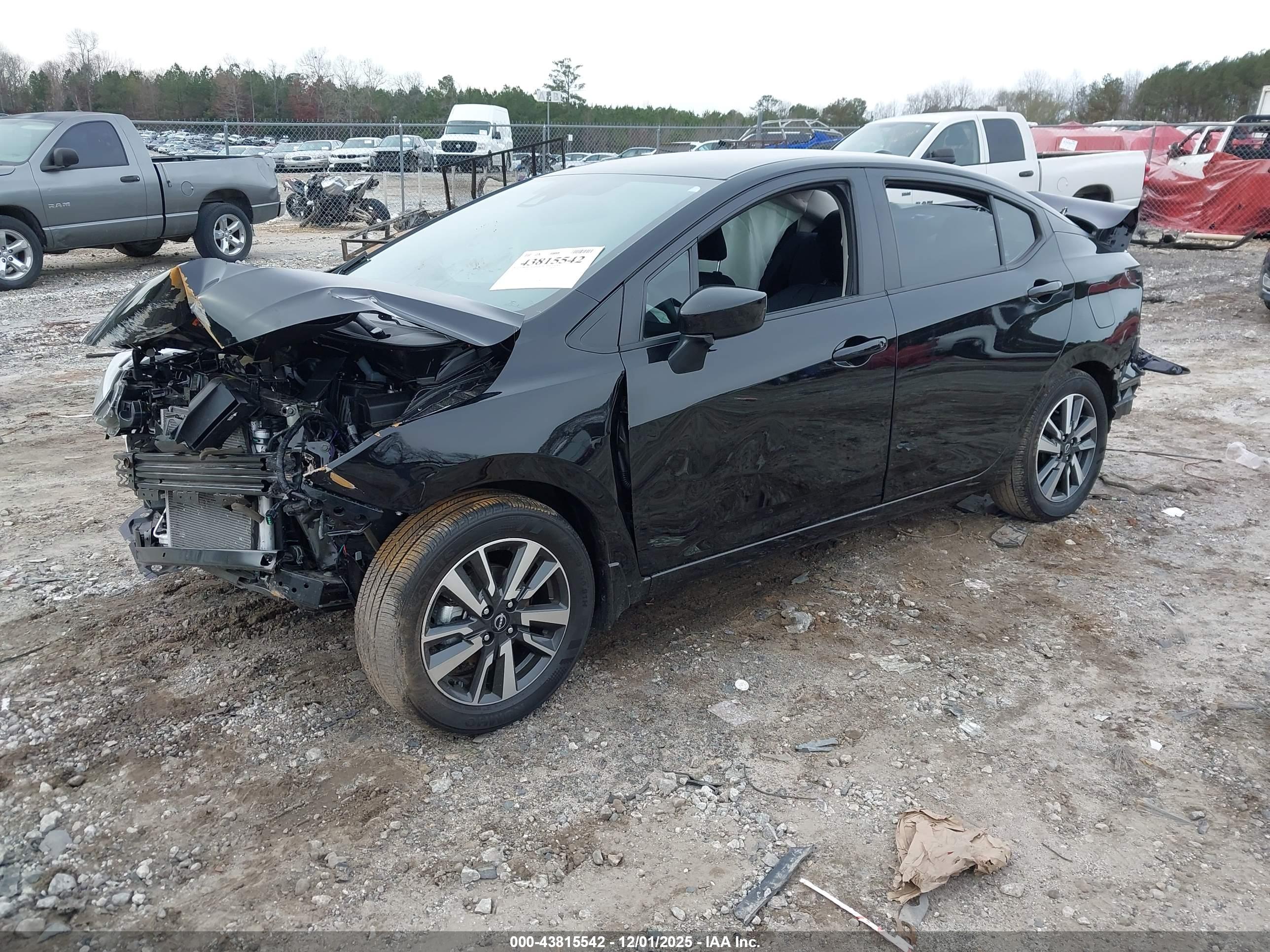 NISSAN VERSA image 2