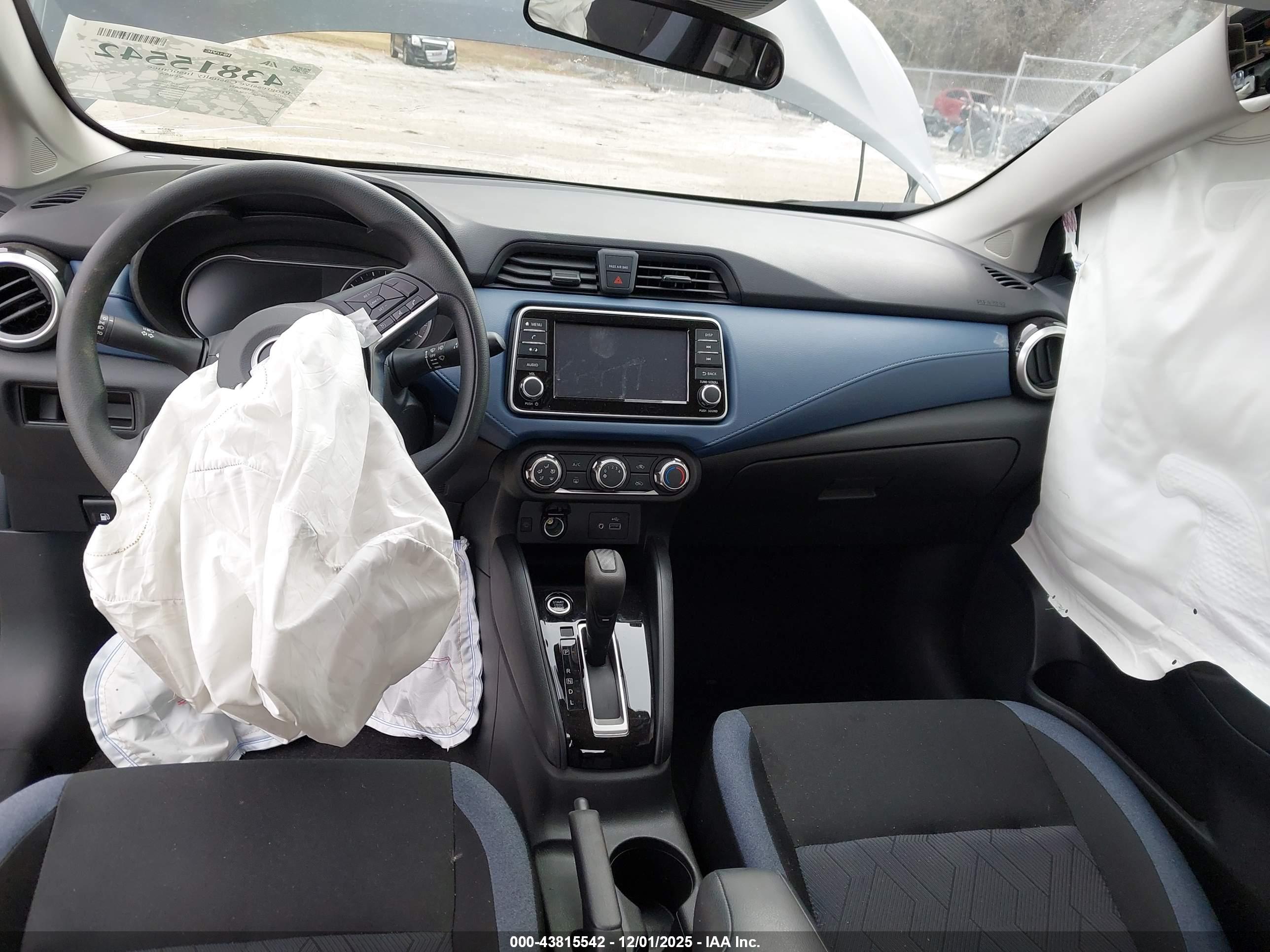 NISSAN VERSA image 5