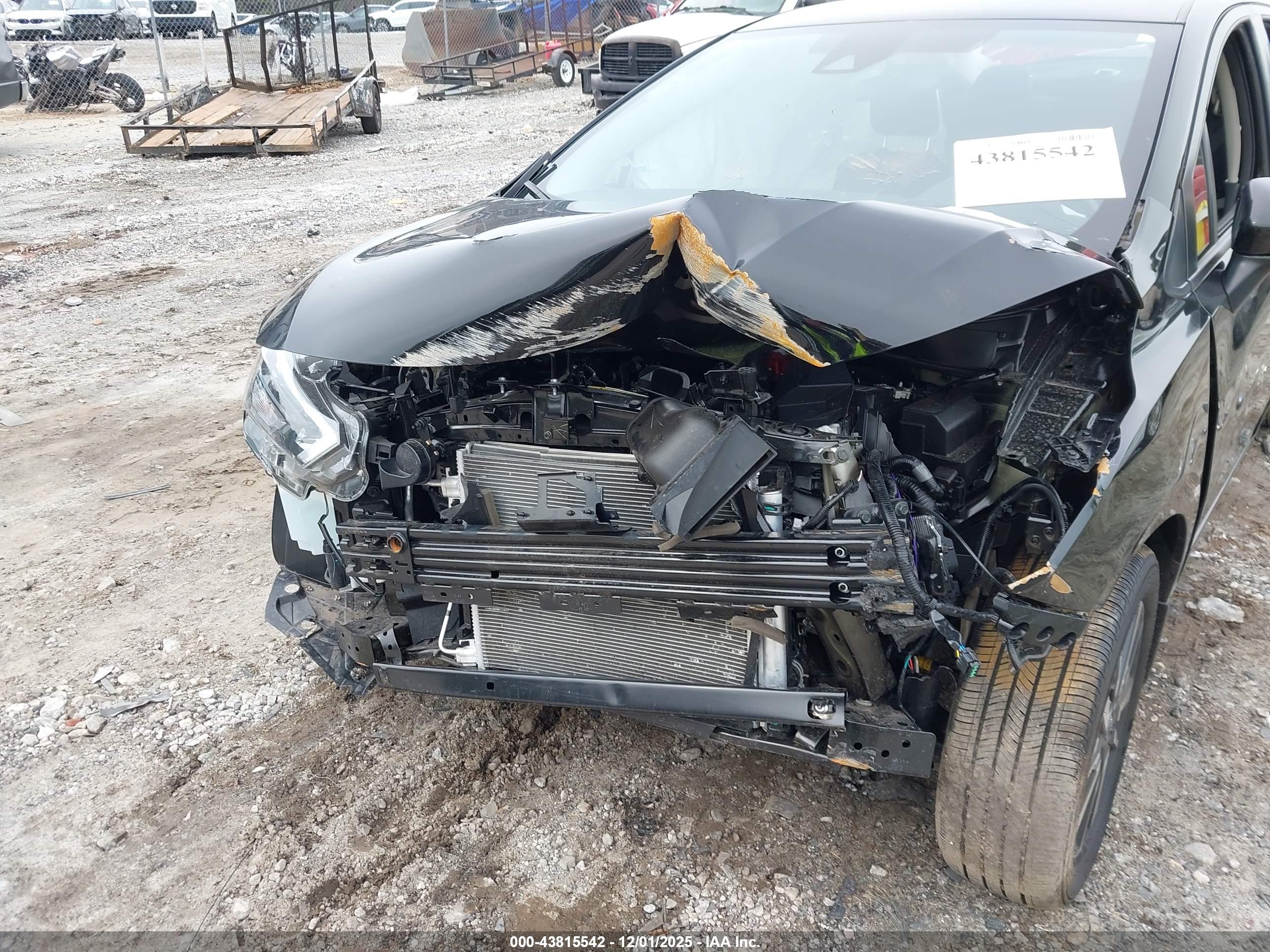 NISSAN VERSA image 6