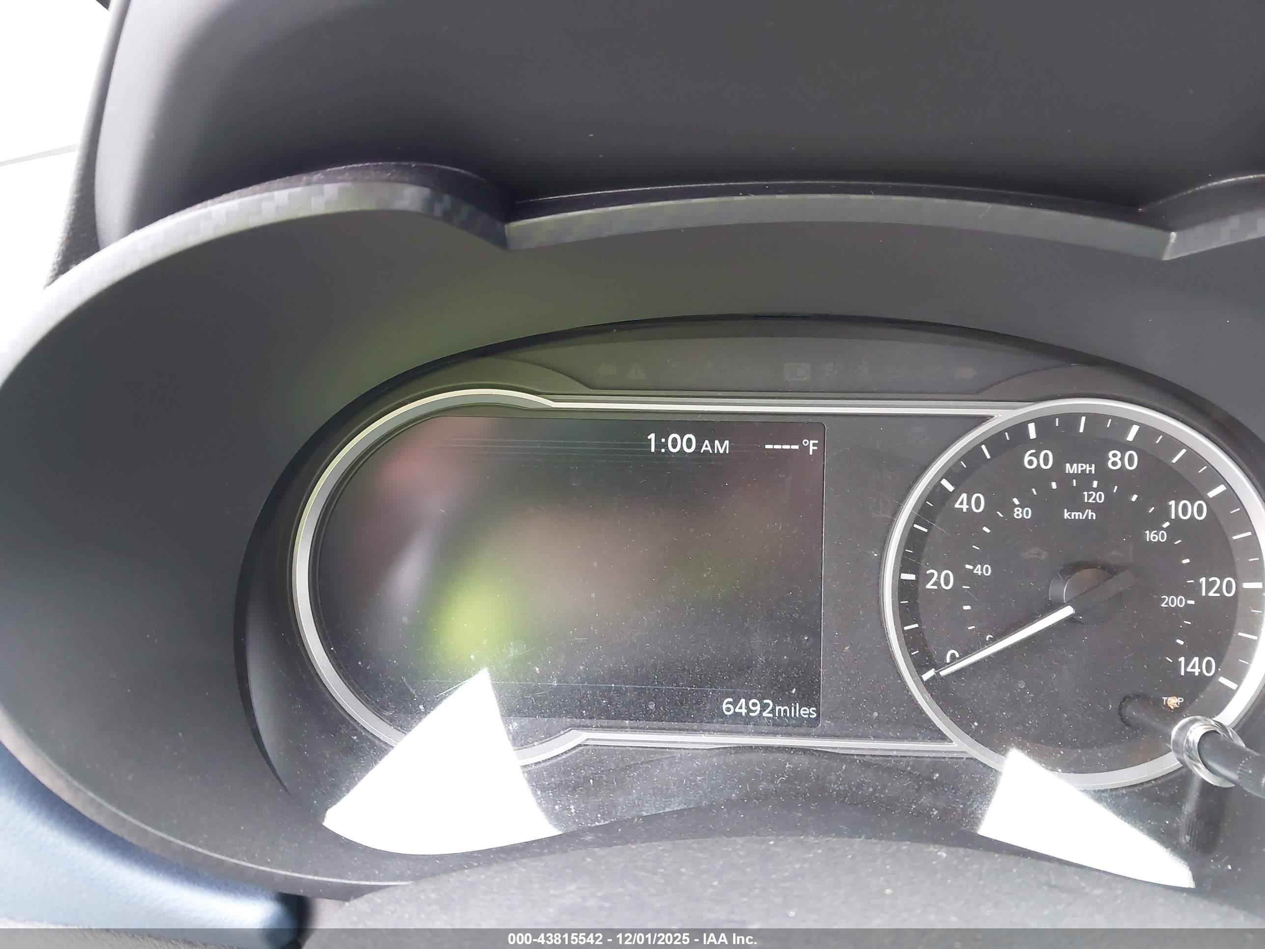 NISSAN VERSA image 7