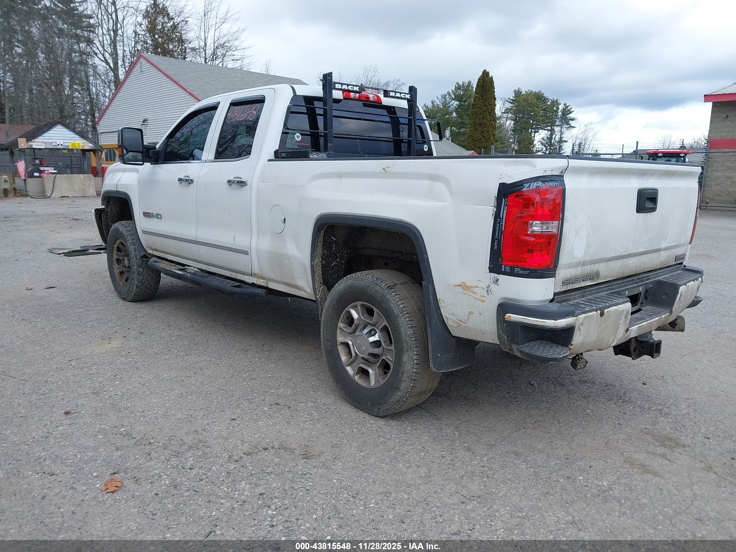 GMC SIERRA image 3