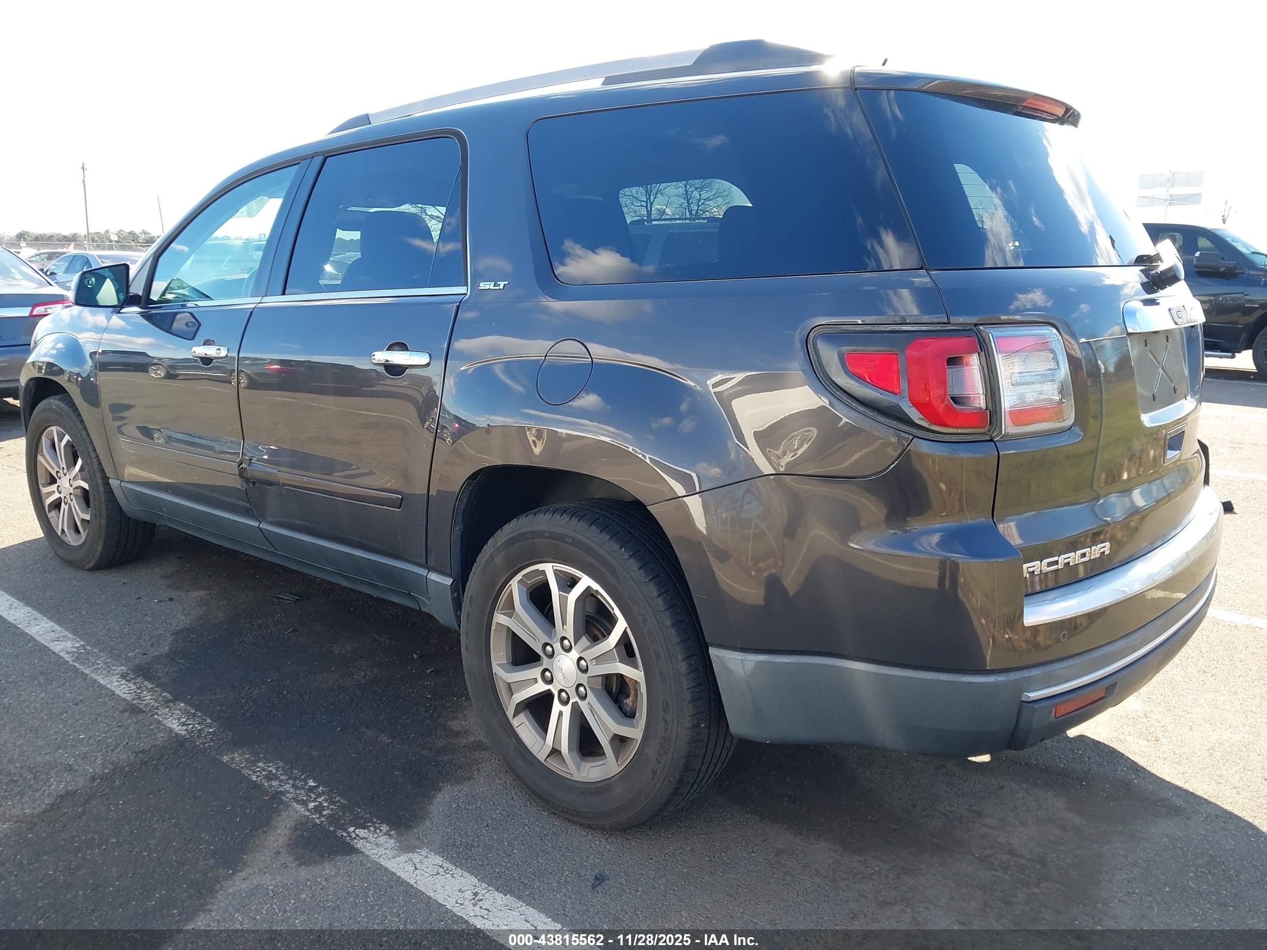 GMC ACADIA image 3