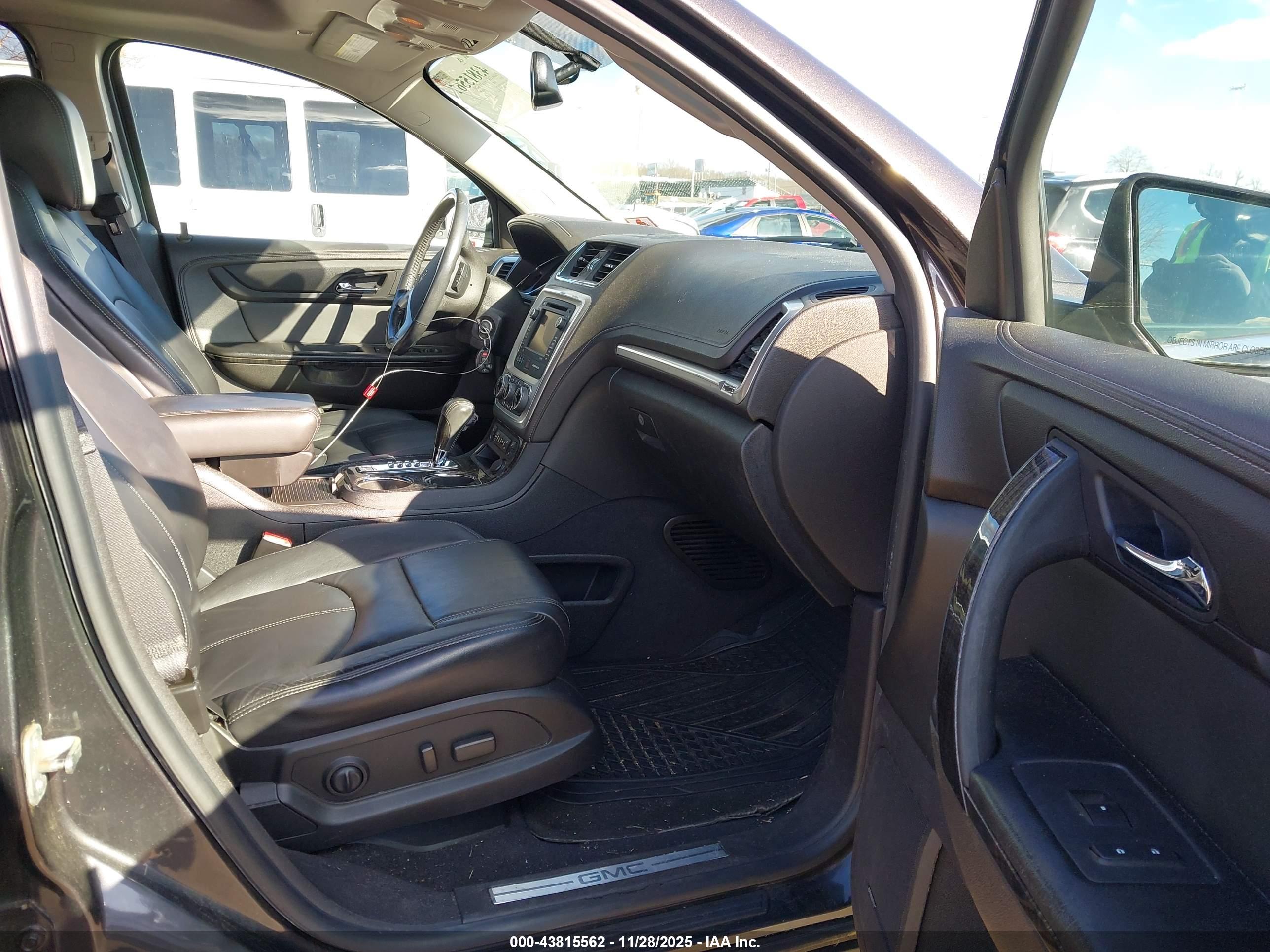 GMC ACADIA image 5