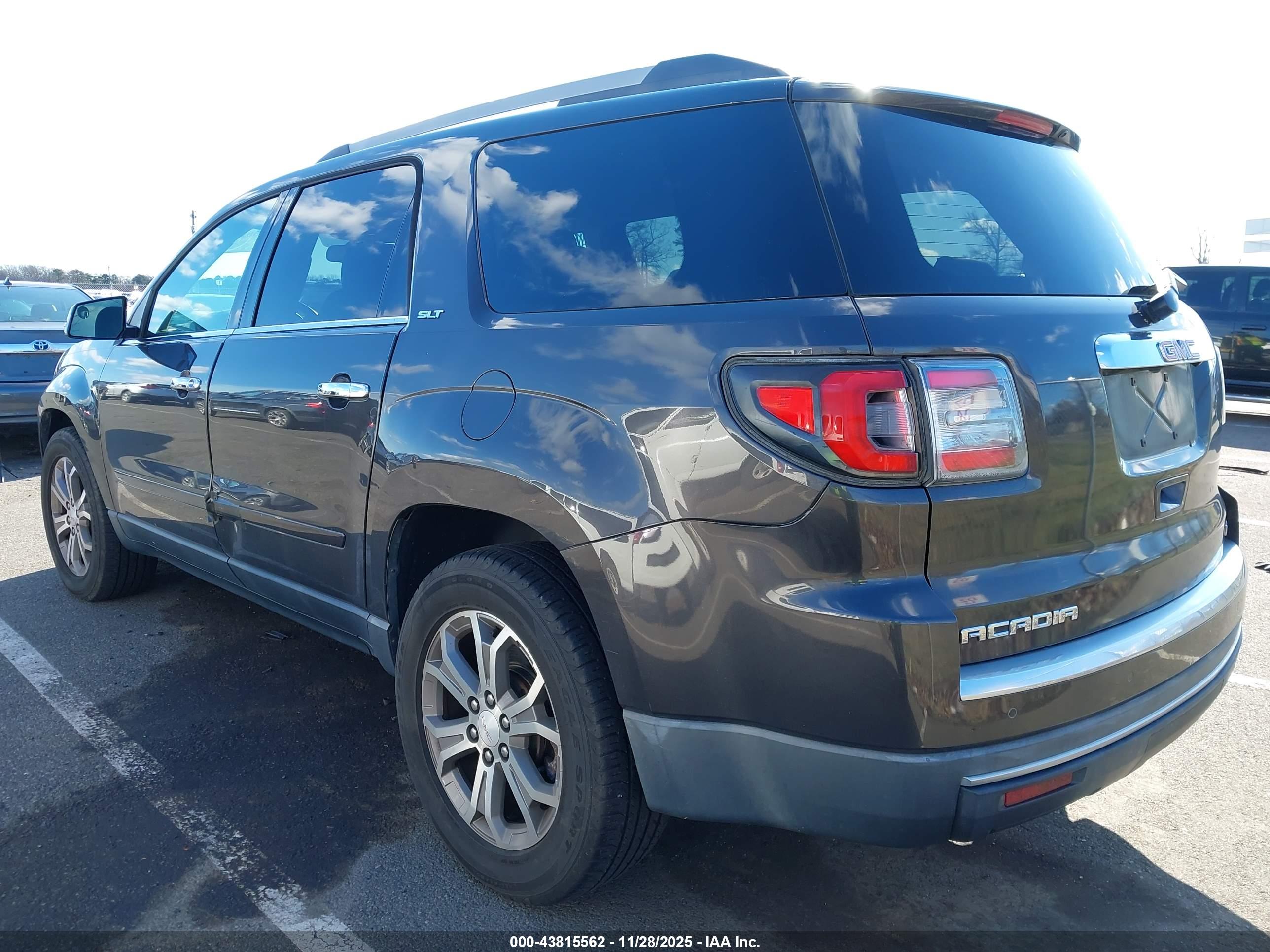 GMC ACADIA image 6