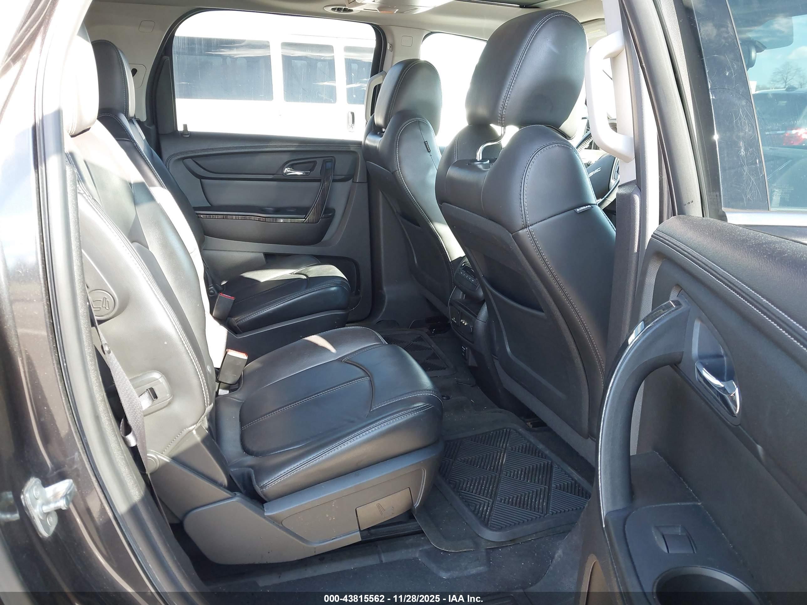 GMC ACADIA image 8