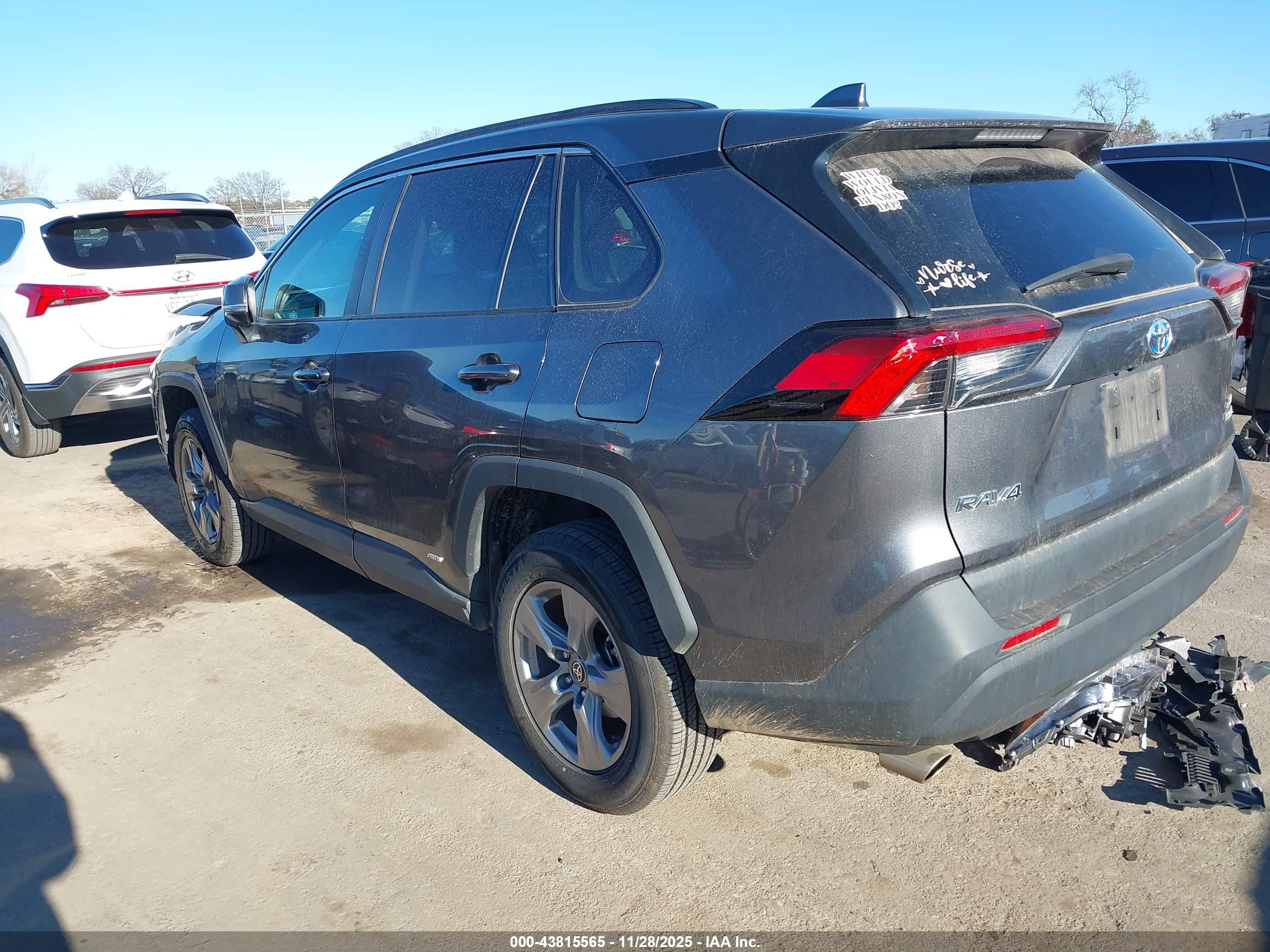 TOYOTA RAV4 image 3