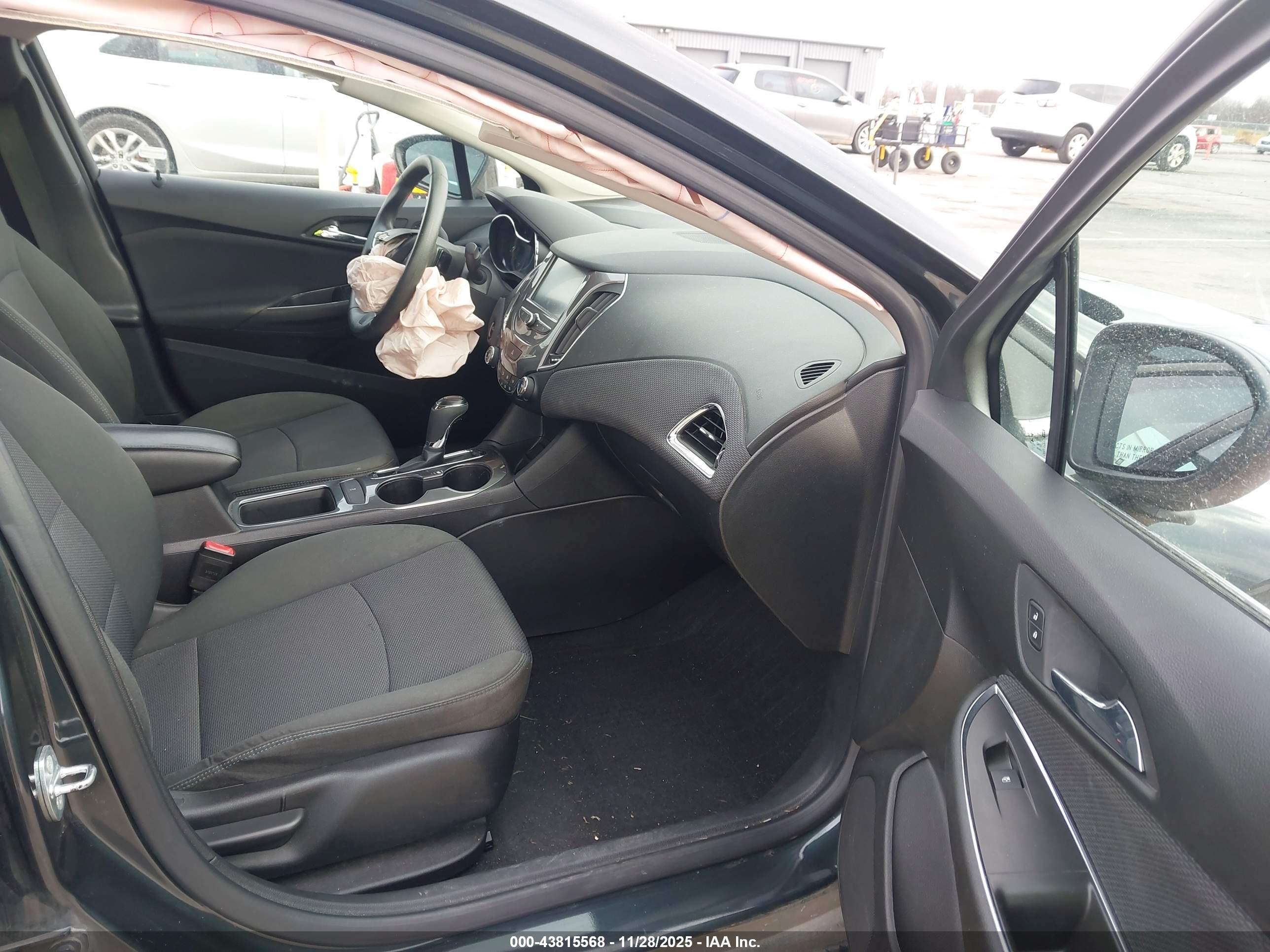 CHEVROLET CRUZE image 5