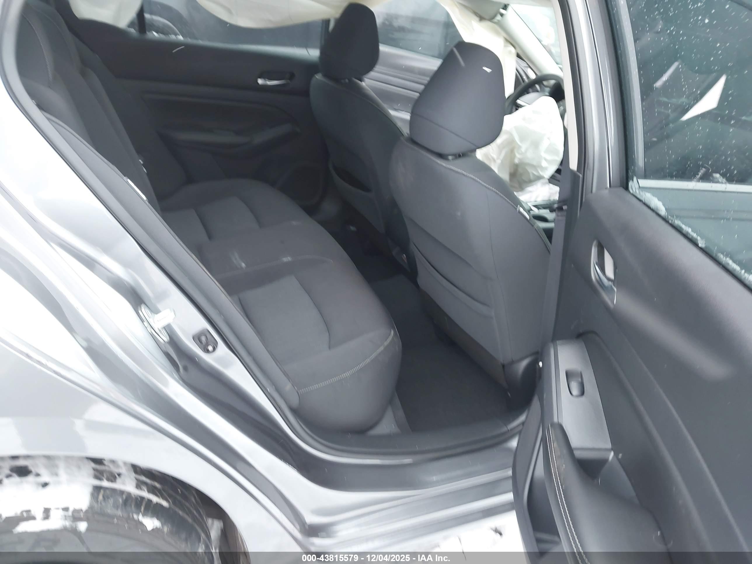 NISSAN ALTIMA image 8
