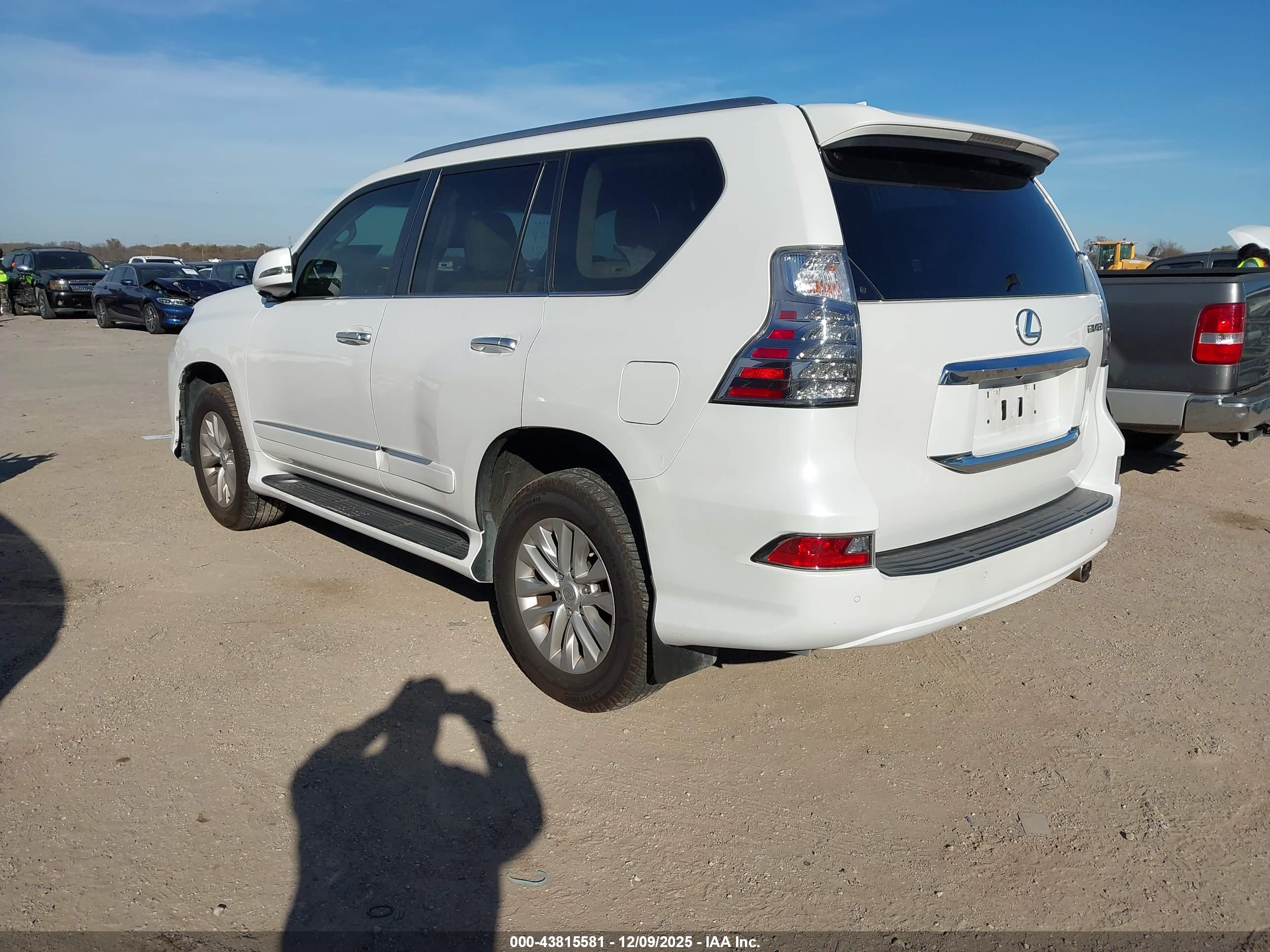 LEXUS GX image 3