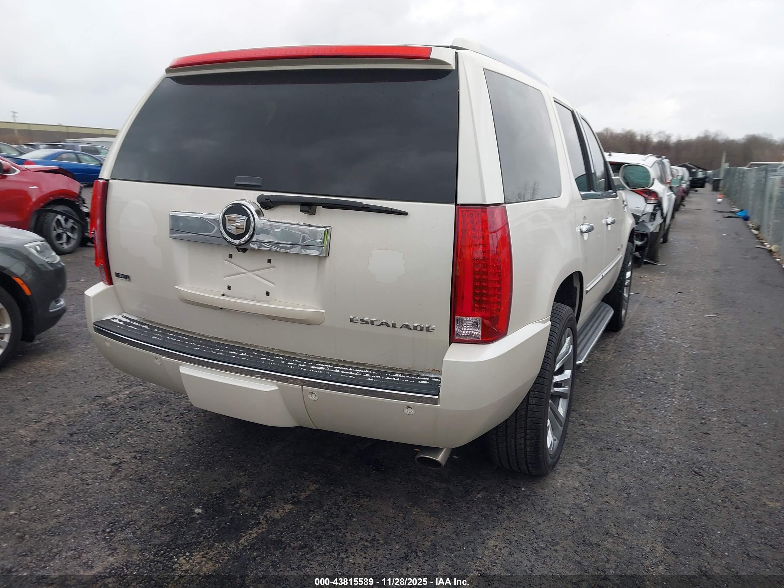 CADILLAC ESCALADE image 4