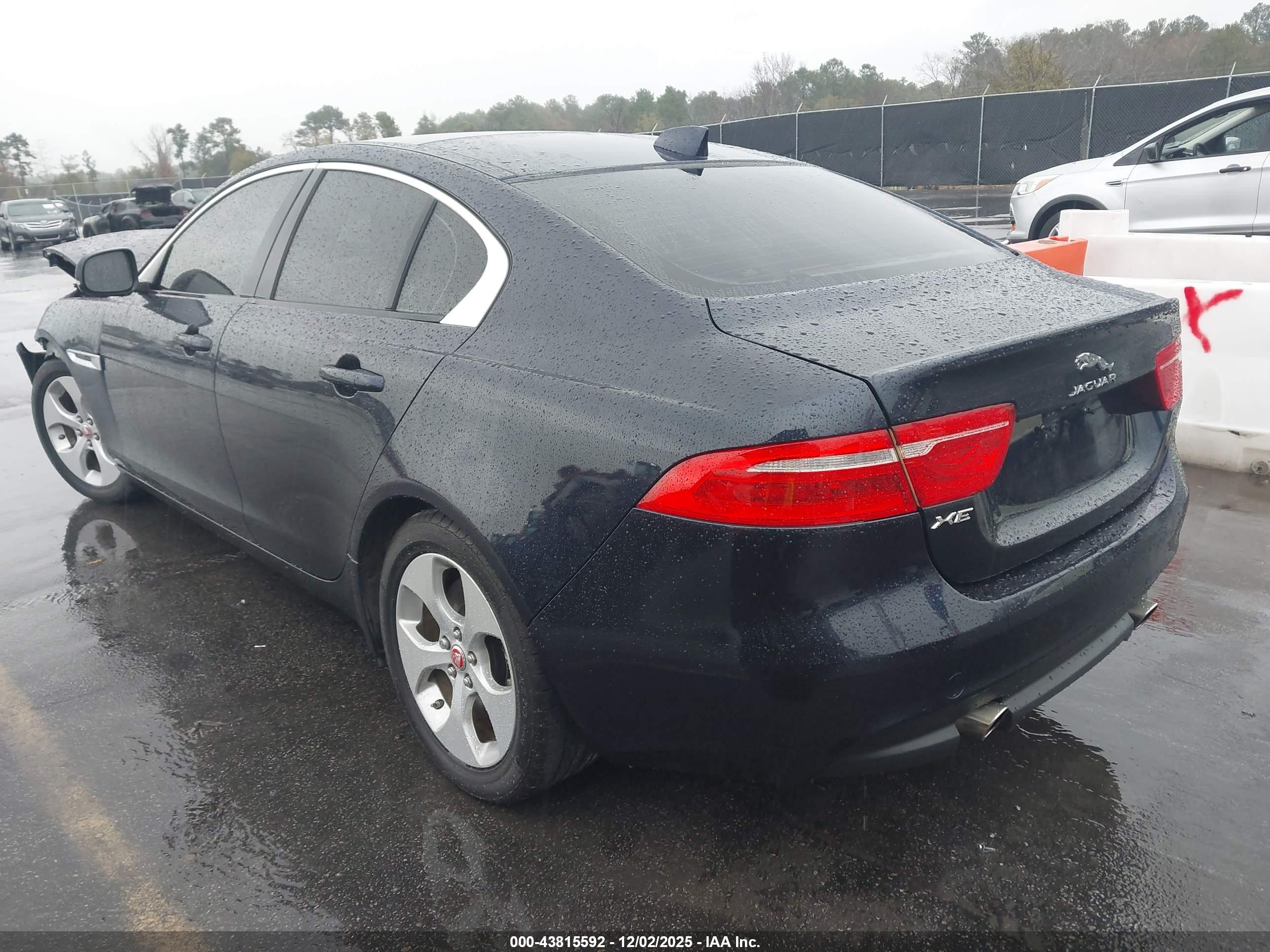 JAGUAR XE image 3