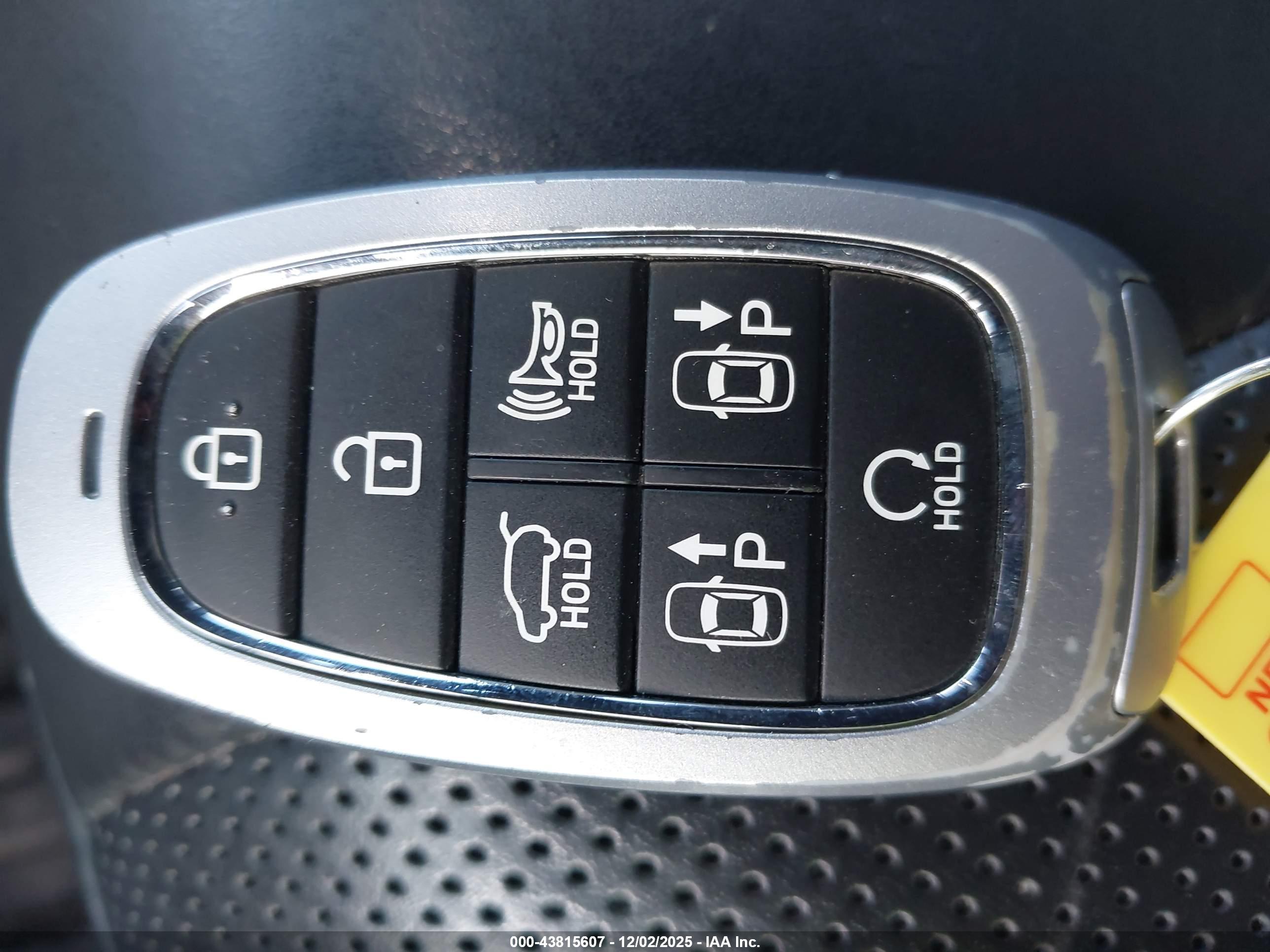 HYUNDAI SANTA image 11