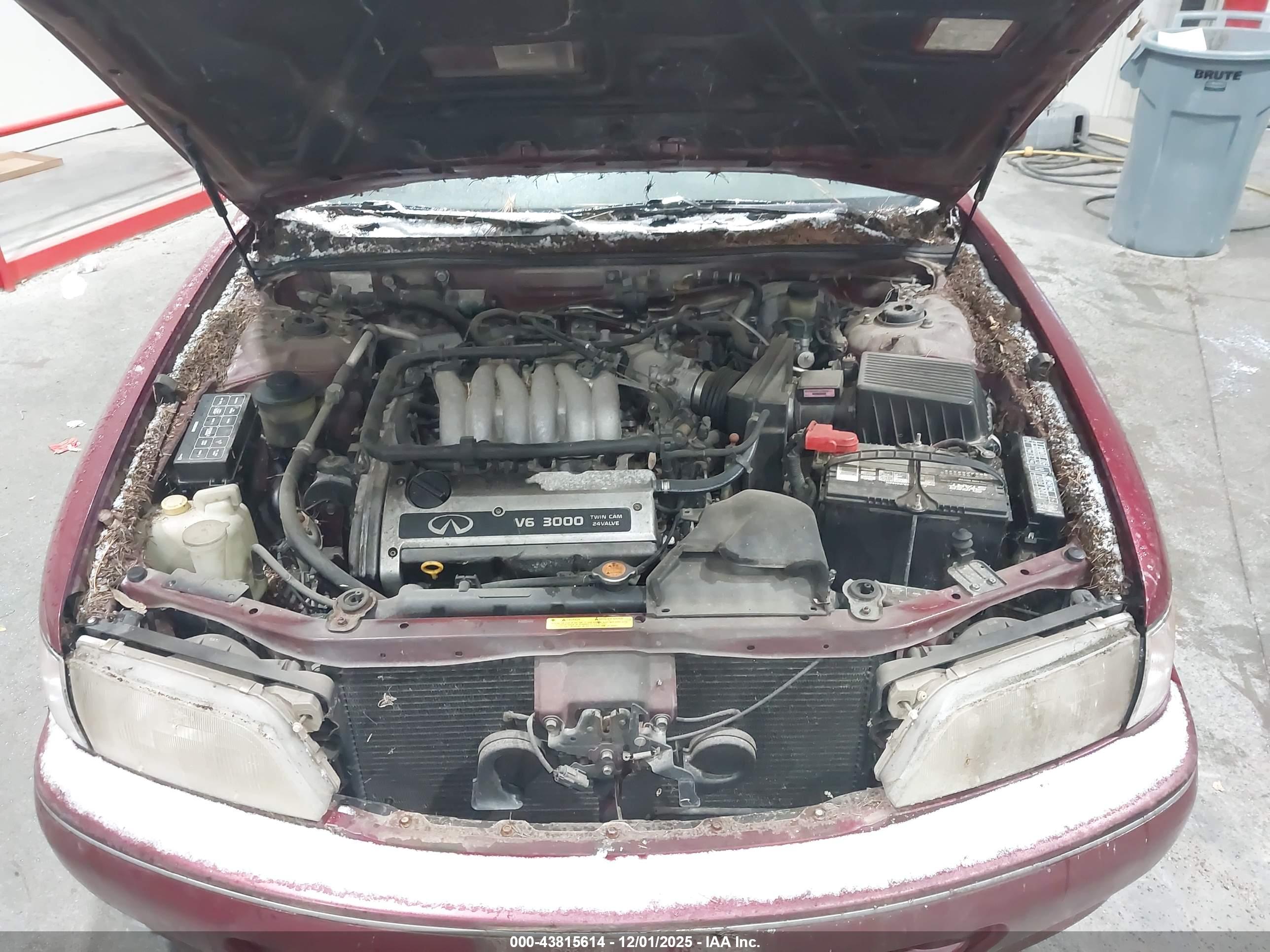 INFINITI I30 image 10