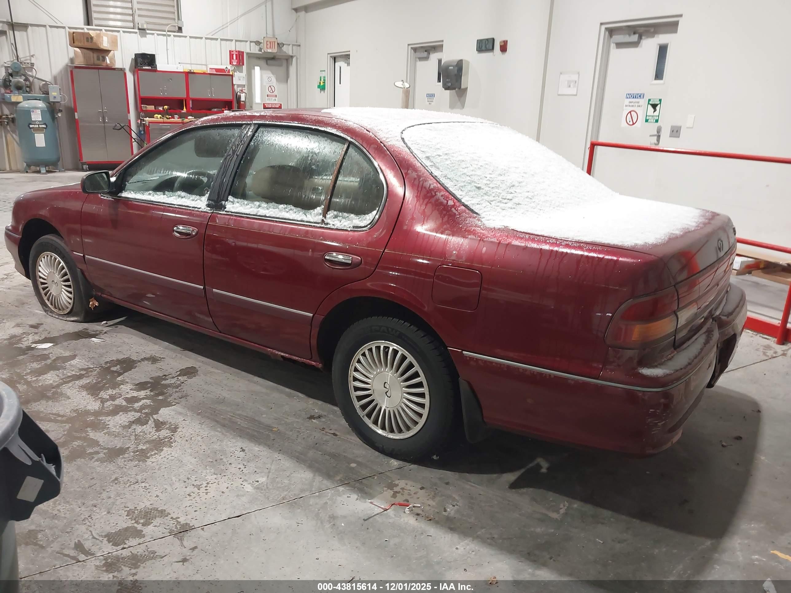 INFINITI I30 image 3