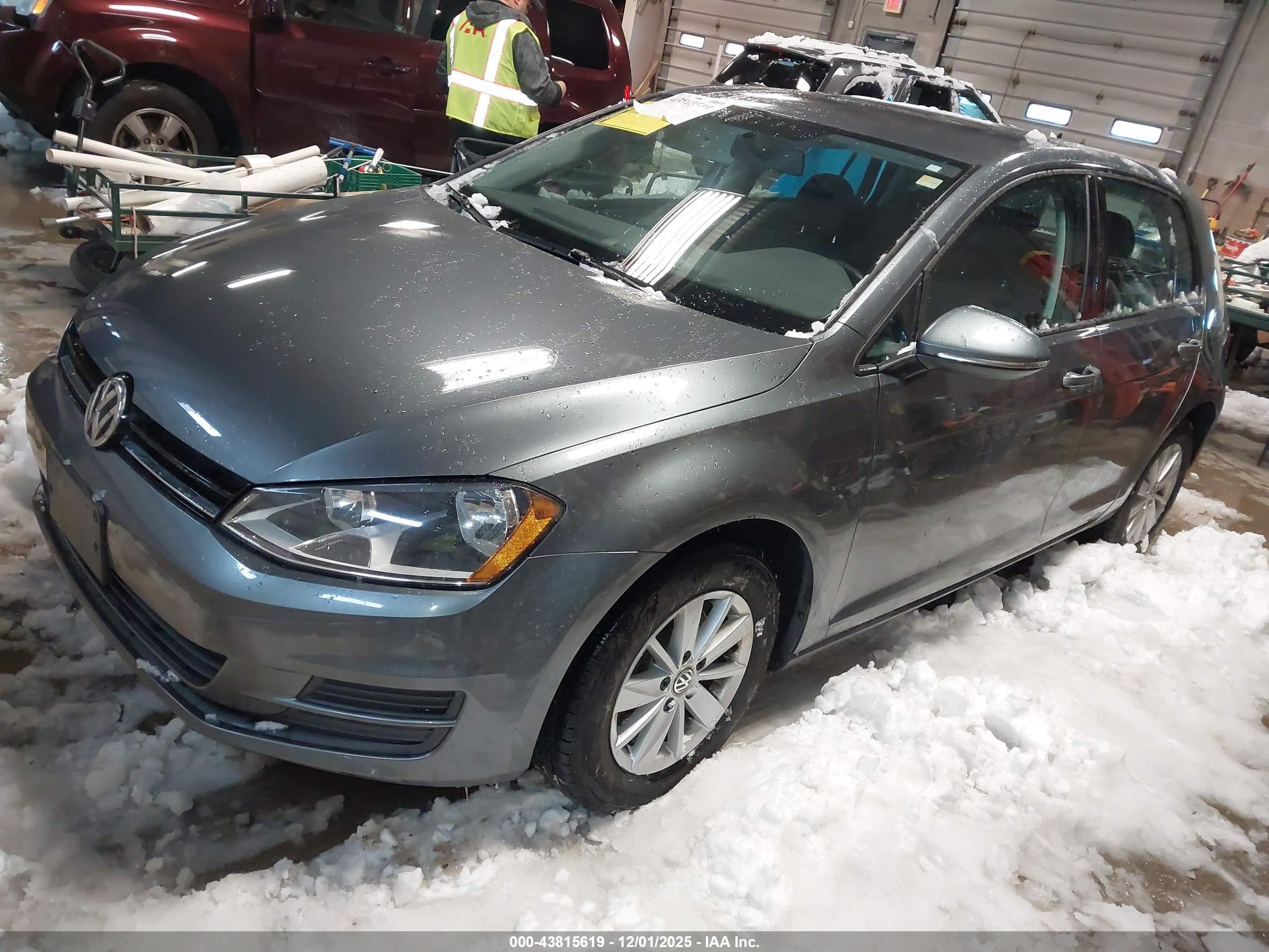 VOLKSWAGEN GOLF image 2