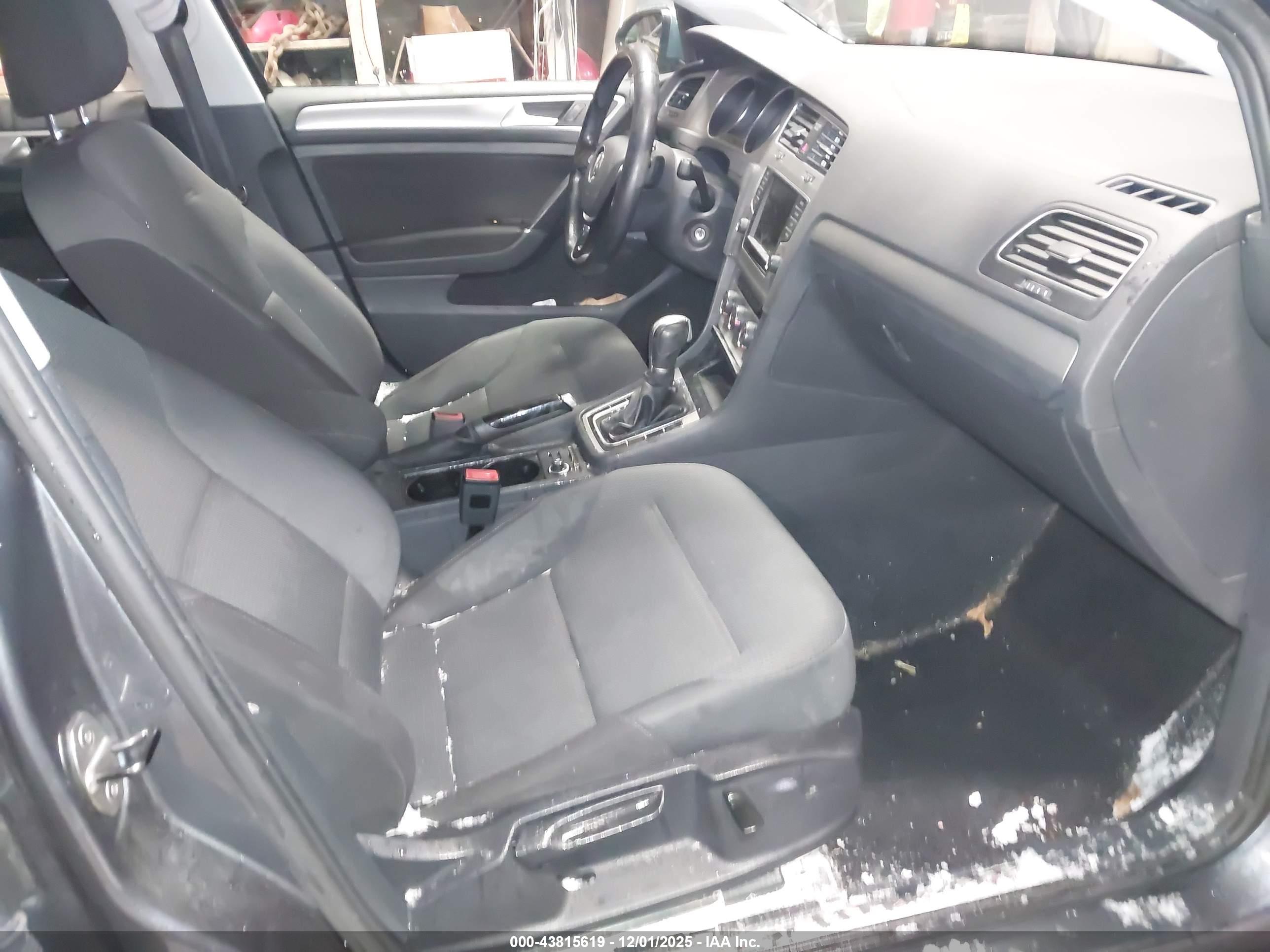 VOLKSWAGEN GOLF image 5