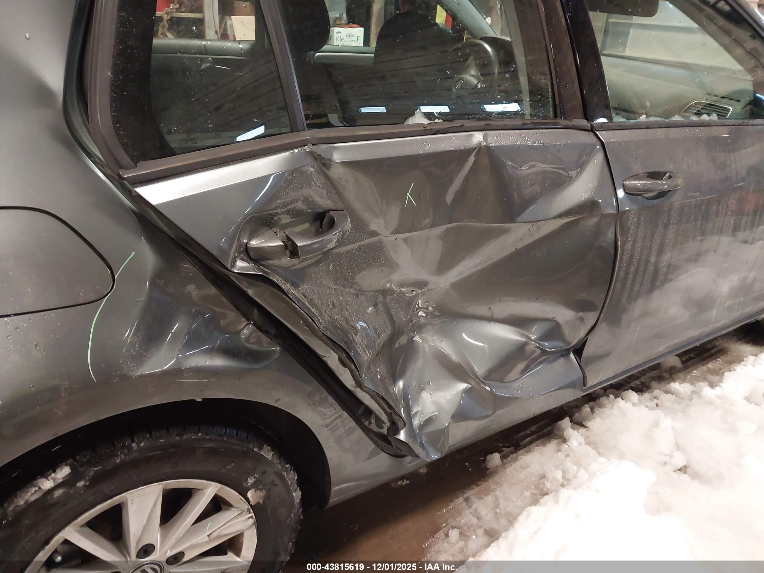 VOLKSWAGEN GOLF image 6