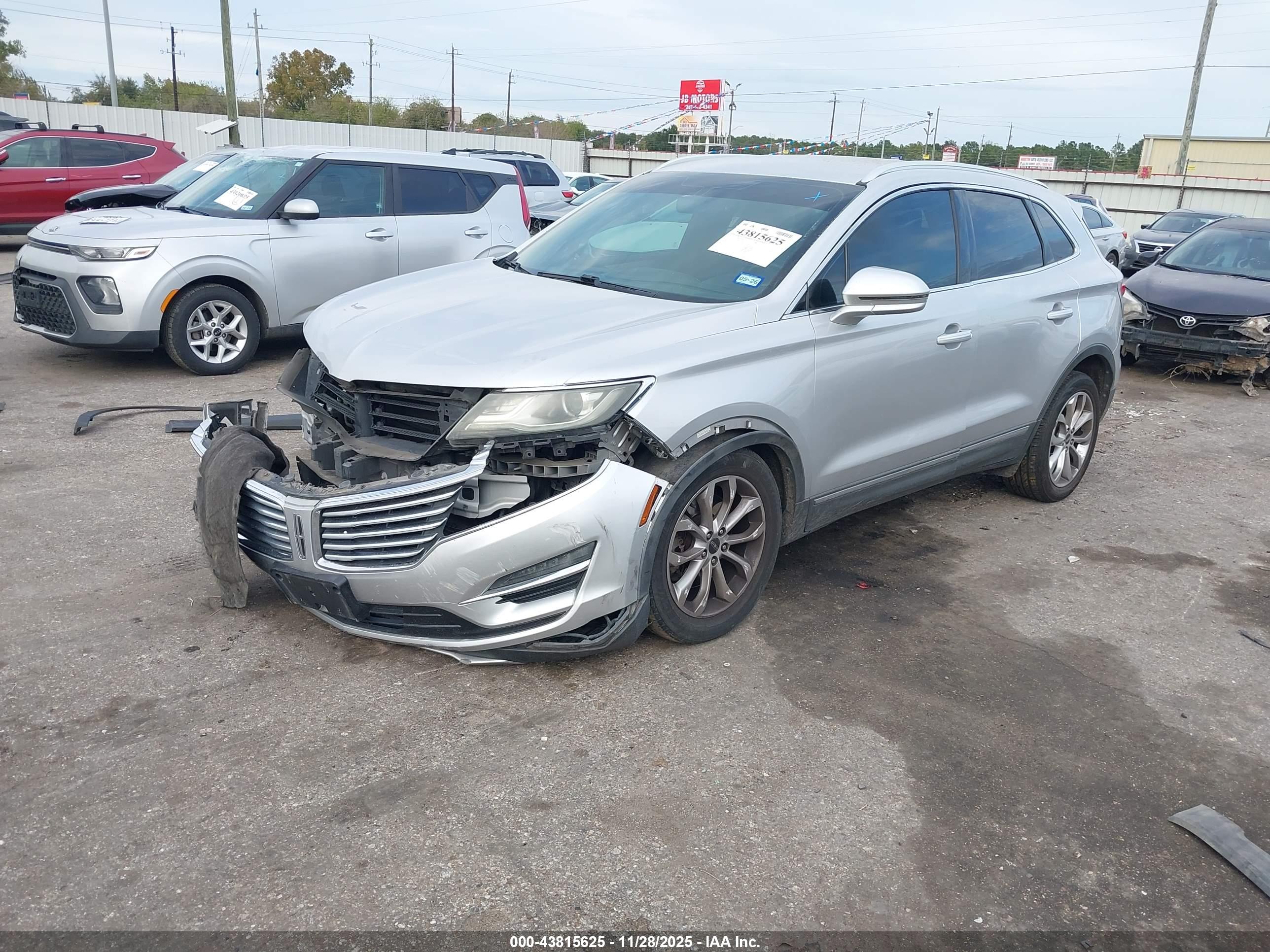 LINCOLN MKC image 2