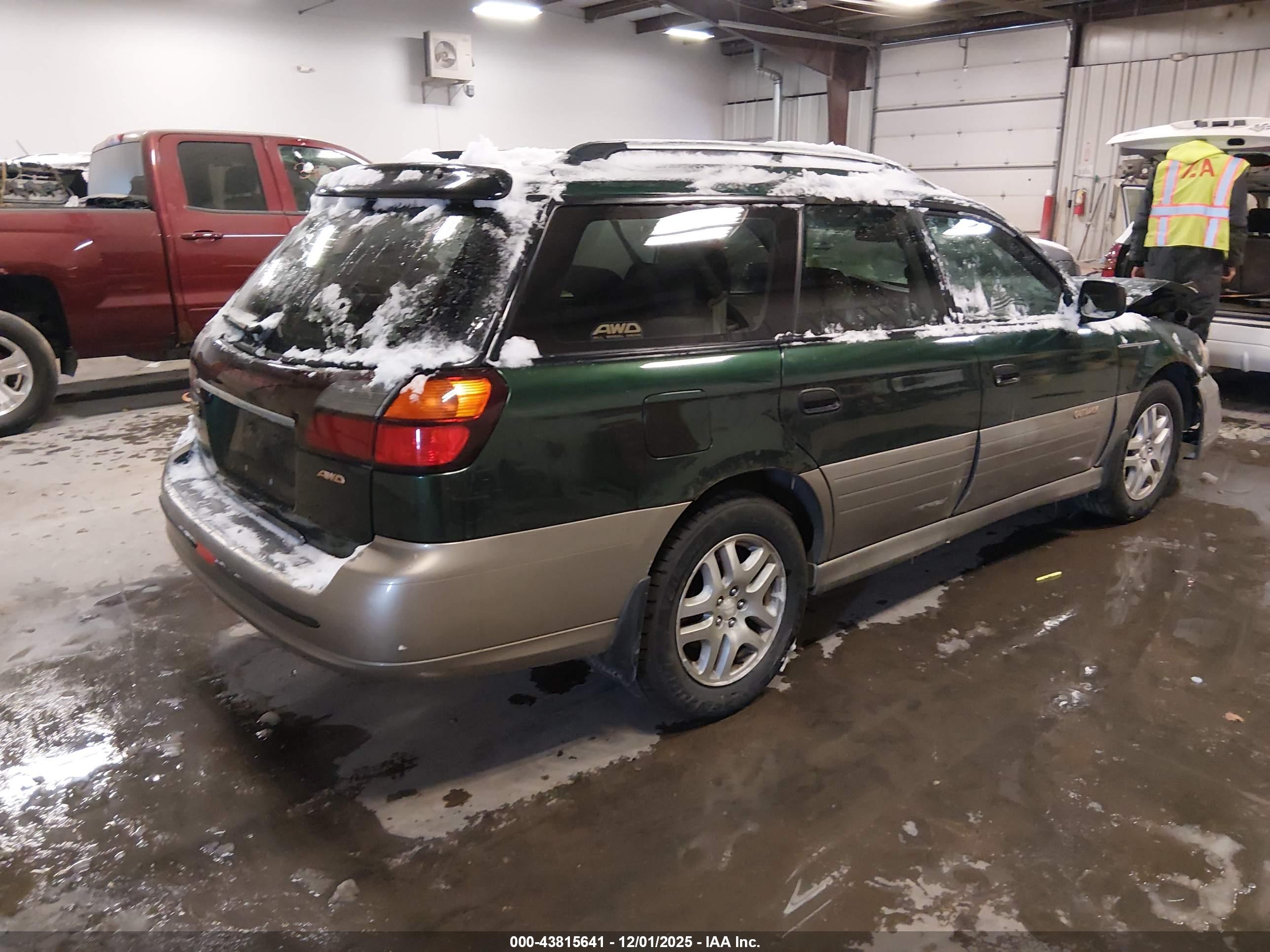 SUBARU OUTBACK image 4