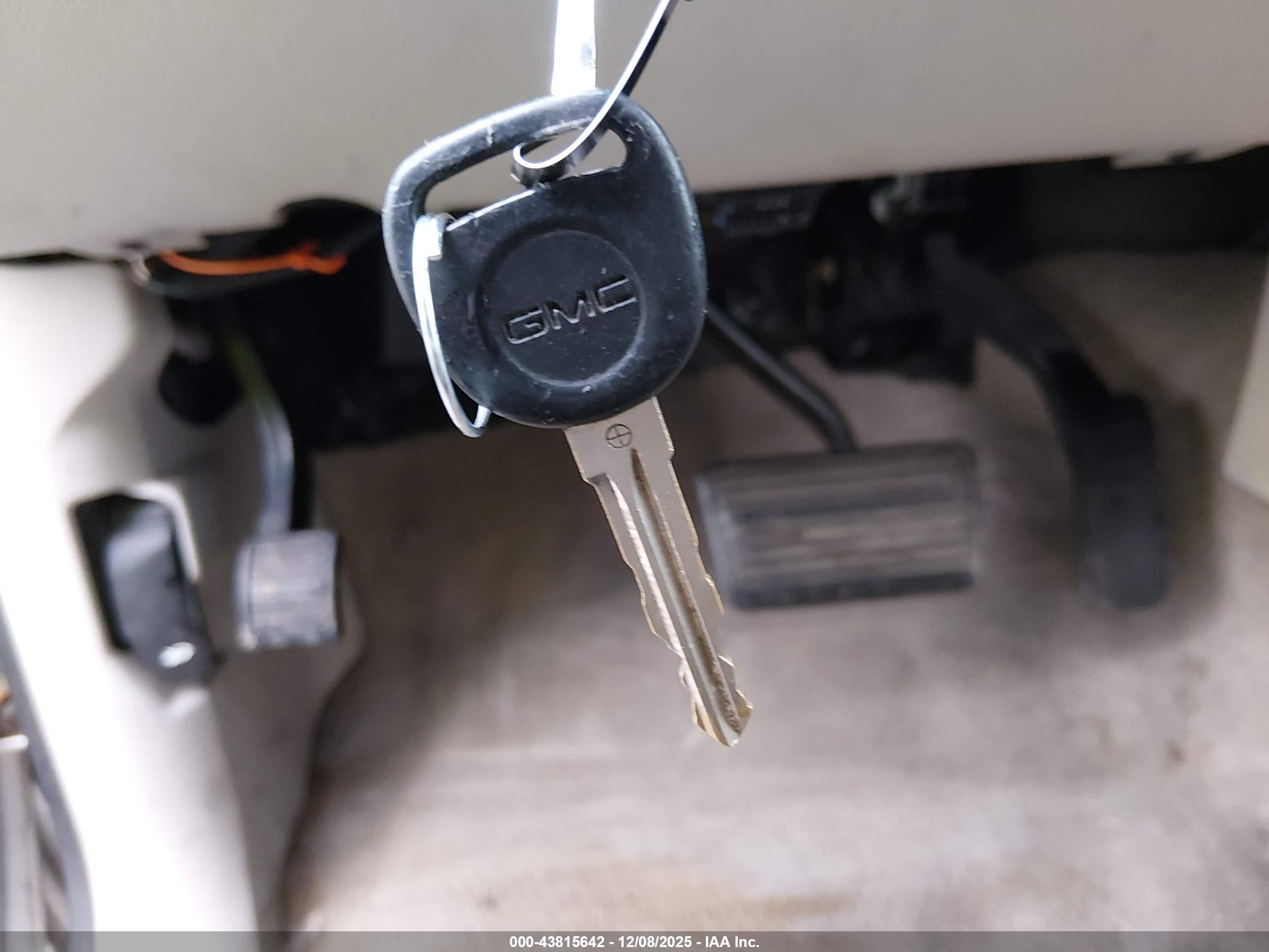 GMC YUKON image 11