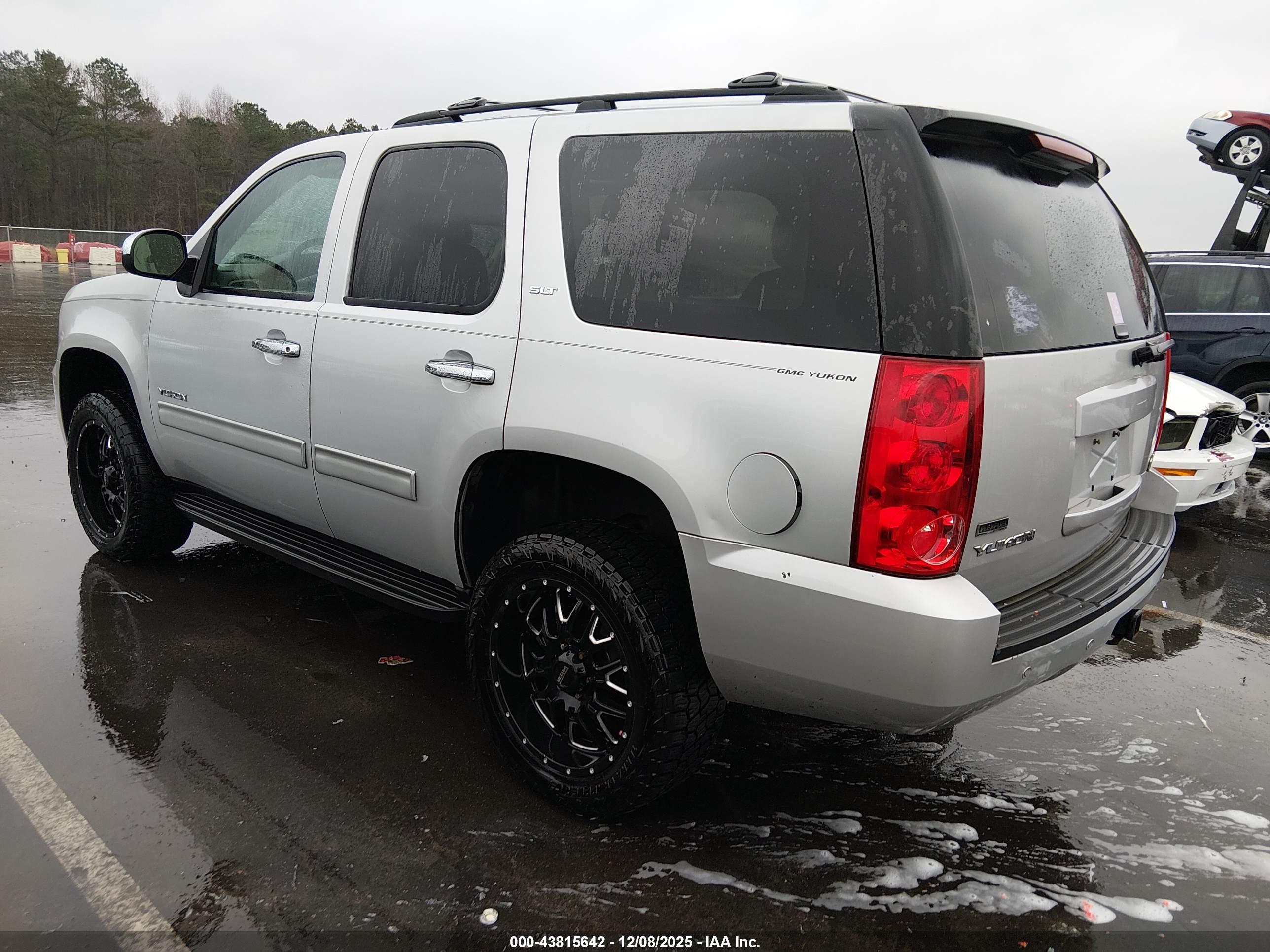 GMC YUKON image 3