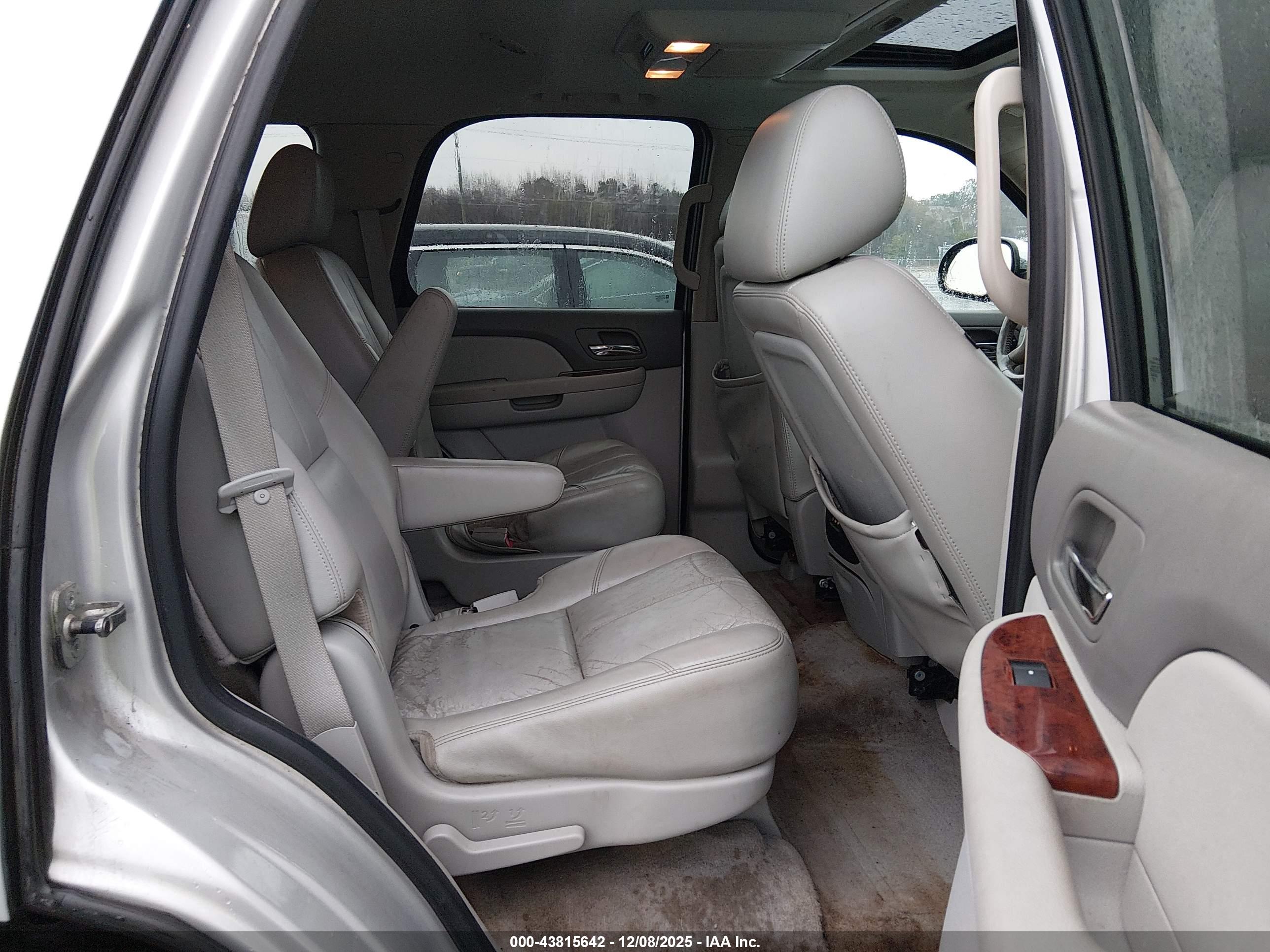 GMC YUKON image 8
