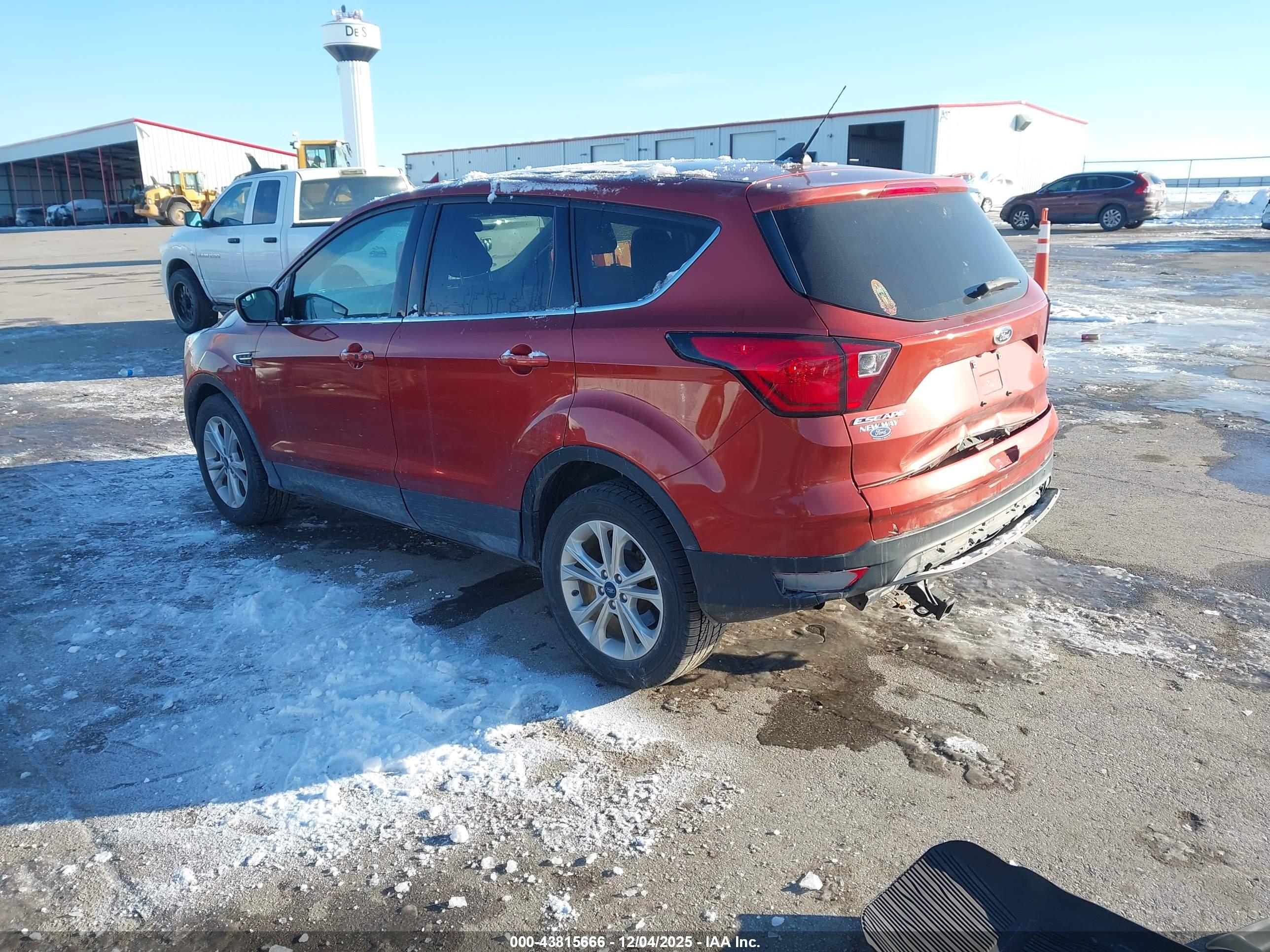 FORD ESCAPE image 3
